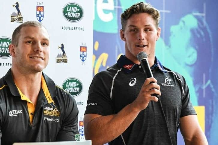 デビッド・ポーコックさんのインスタグラム写真 - (デビッド・ポーコックInstagram)「2018: great to be back with the Brumbies and the Wallabies after a year away. 2018 also contained Em's favourite rugby moment when I got the chance to meet NZ Prime Minister @jacindaardern after a match. I got back into the change room and had at least half a dozen texts from Em in all caps "DID SHE TOUCH YOUR ARM? DON'T WASH!" 😅😂」10月22日 9時11分 - davidpocock