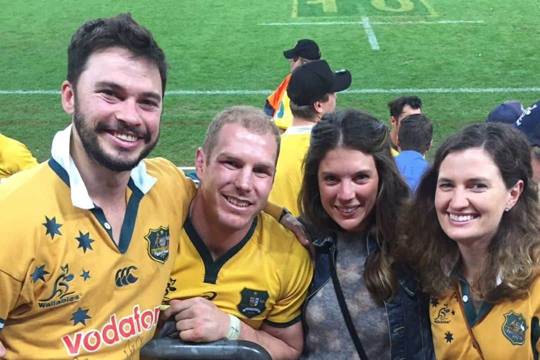 デビッド・ポーコックさんのインスタグラム写真 - (デビッド・ポーコックInstagram)「2018: great to be back with the Brumbies and the Wallabies after a year away. 2018 also contained Em's favourite rugby moment when I got the chance to meet NZ Prime Minister @jacindaardern after a match. I got back into the change room and had at least half a dozen texts from Em in all caps "DID SHE TOUCH YOUR ARM? DON'T WASH!" 😅😂」10月22日 9時11分 - davidpocock