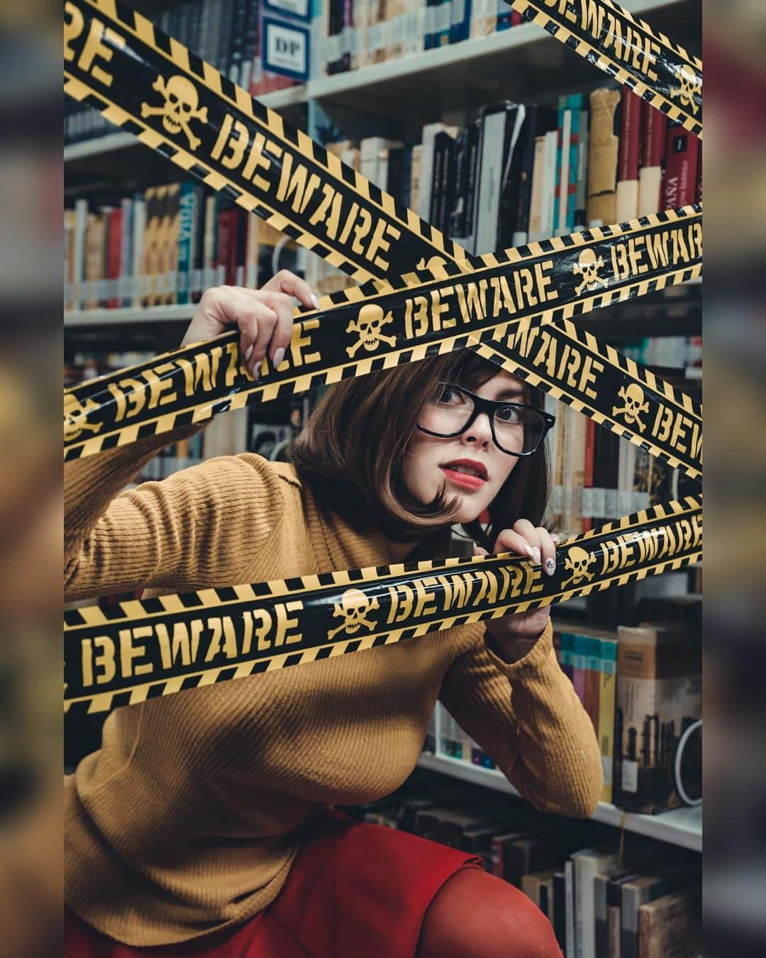 Nadya Antonさんのインスタグラム写真 - (Nadya AntonInstagram)「Jinkies! We’ve got mystery to solve! 👻 Comenta con 👻👻 y le dejo mi ❤️ 📸 @estebanmz_  #scoobydoo #velmadinkley #halloweencostume #costumeideas」10月22日 9時05分 - nadyasonika