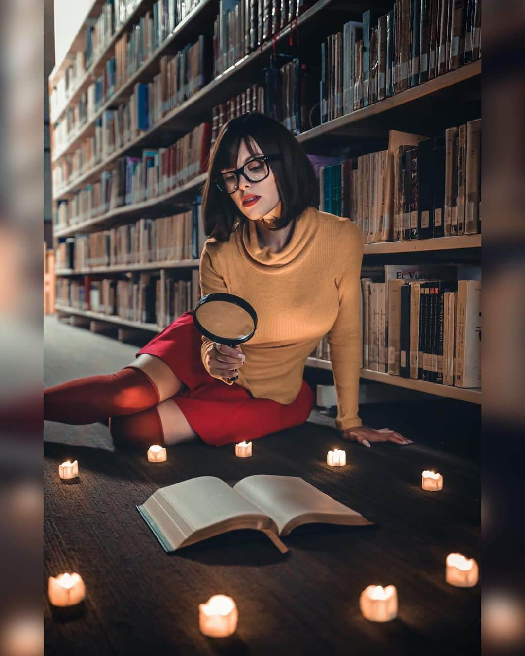 Nadya Antonさんのインスタグラム写真 - (Nadya AntonInstagram)「Jinkies! We’ve got mystery to solve! 👻 Comenta con 👻👻 y le dejo mi ❤️ 📸 @estebanmz_  #scoobydoo #velmadinkley #halloweencostume #costumeideas」10月22日 9時05分 - nadyasonika