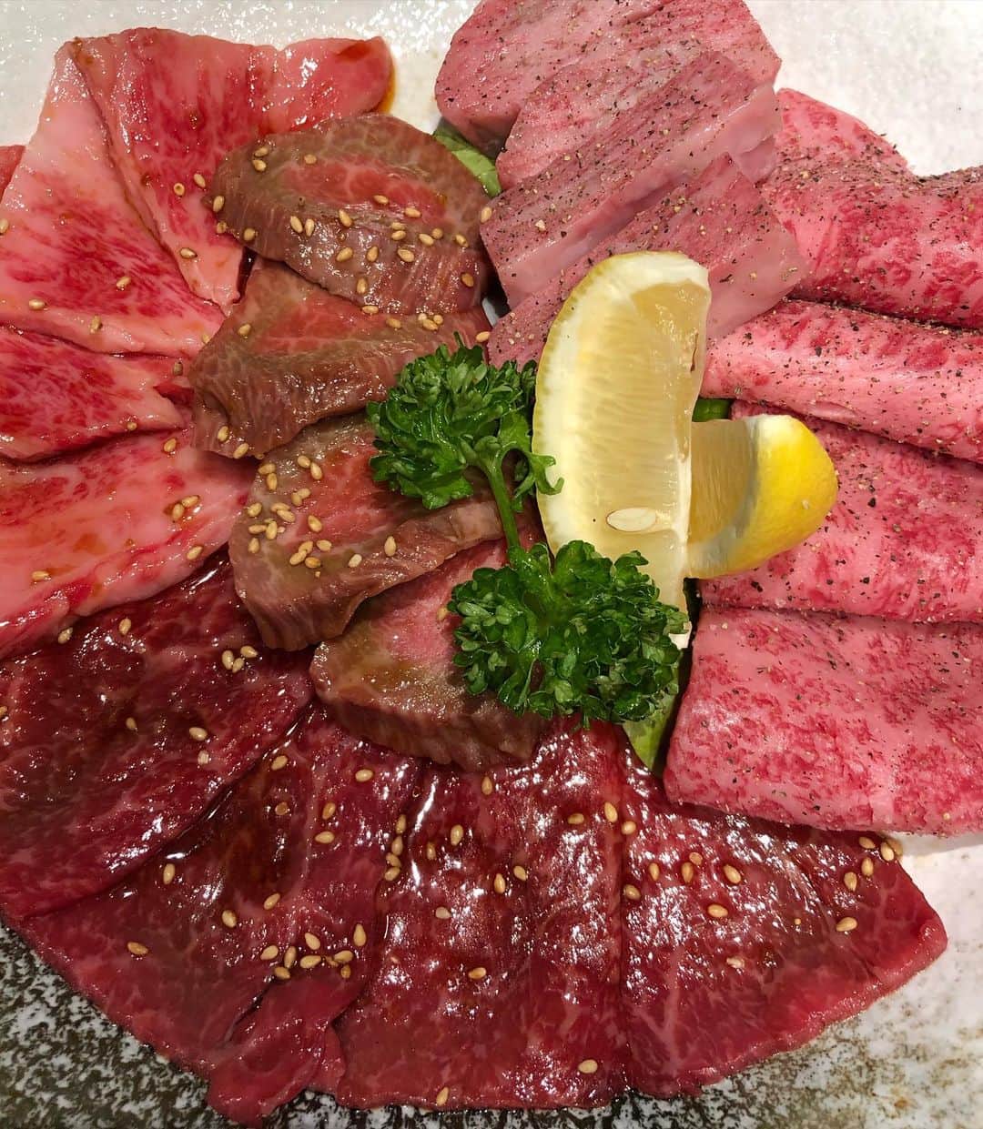 甘糟記子さんのインスタグラム写真 - (甘糟記子Instagram)「火曜日、もうすぐマルタへ行ってしまうお友達に会いに浅草へ(o^^o)  みんなで焼肉ビースト！  美味しい太田牛を沢山ご馳走になり、とろけた夜でした〜(//∇//)  でもまだママとチビちゃんは日本にいるので、まだまだ遊べるね(//∇//)  みんなが揃う年末も楽しみにしてまーす(๑>◡<๑)  #浅草#焼肉ビースト#親友#行ってらっしゃい」10月22日 9時26分 - norihey924
