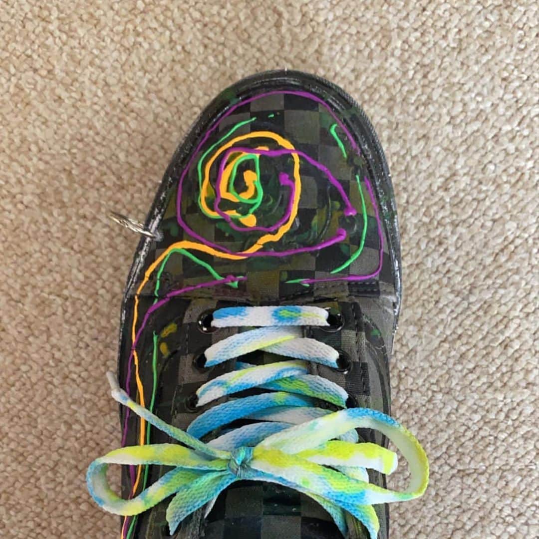 オカモトレイジさんのインスタグラム写真 - (オカモトレイジInstagram)「Get my kicks pierced.💯 スニーカーに鼻ピ開けた㊗️」10月22日 9時26分 - okamotoreiji