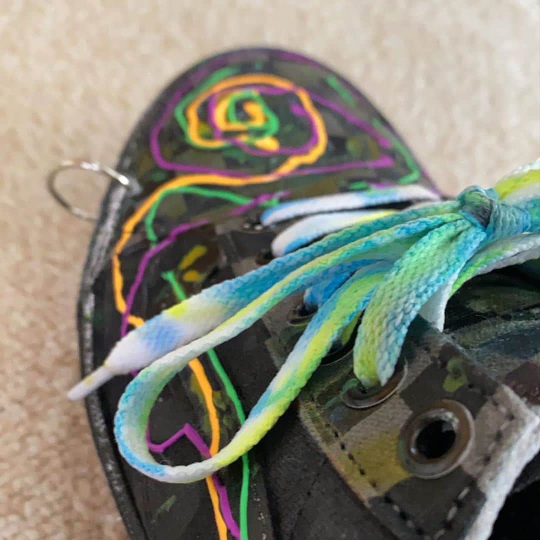 オカモトレイジさんのインスタグラム写真 - (オカモトレイジInstagram)「Get my kicks pierced.💯 スニーカーに鼻ピ開けた㊗️」10月22日 9時26分 - okamotoreiji
