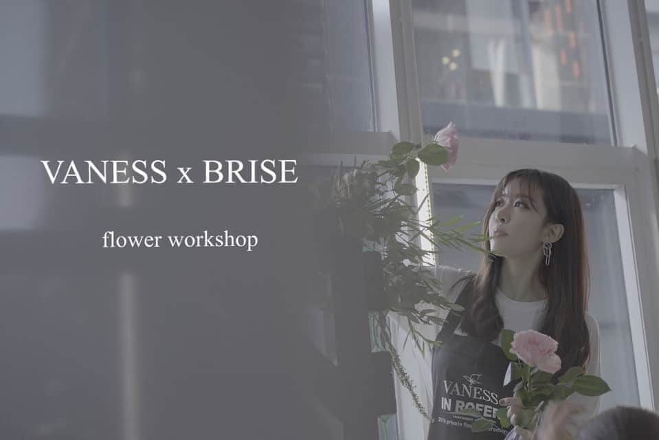 플로리스트 이주연 florist Lee Ju Yeonさんのインスタグラム写真 - (플로리스트 이주연 florist Lee Ju YeonInstagram)「. VANESS x BRISE  vanessflower flower workshop    플라워샾에서 베스트셀러인 꽃다발 과 플라워바스켓 수업으로  바네스플라워만의 색감을 담아  디테일한 이론과 데몬으로  플라워샾을 운영할때 실상 도움이 될수있는  여러가지 테크닉을 활용하여 본인만의 디자인을 잡아드리는 Oneday flowerwork shop 🤍 곧 김해에서 만나요 🙏🏻  11/28 13:00 class  A.경상남도 김해시 관동동 1118-1 1층 브리즈 (1층전체) T.055-321-1113  M.010-5687-9553  @vanessflower @brise_flower」10月22日 9時37分 - vanessflower
