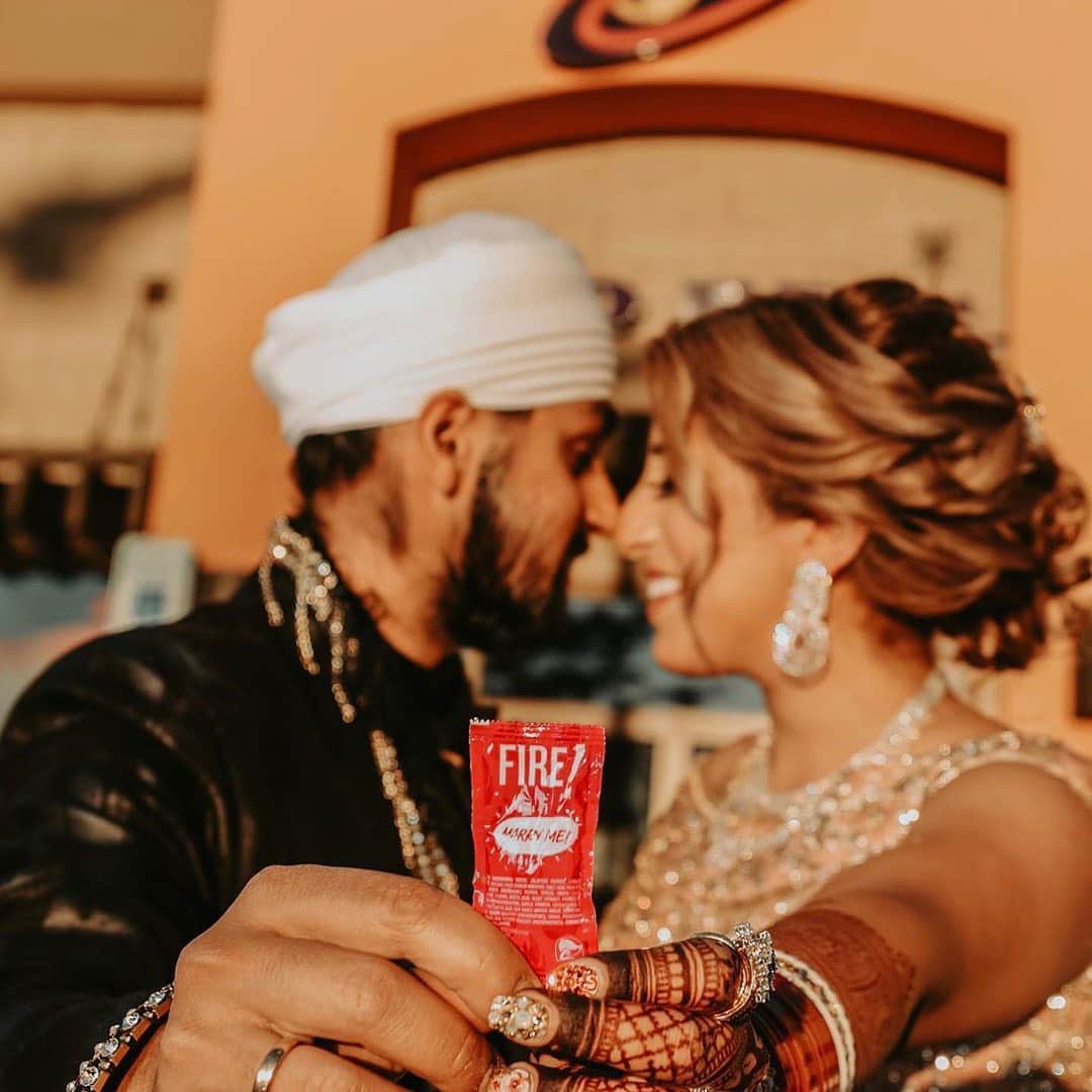 Taco Bellさんのインスタグラム写真 - (Taco BellInstagram)「There’s love, and then there’s Taco Bell love.」10月22日 9時34分 - tacobell