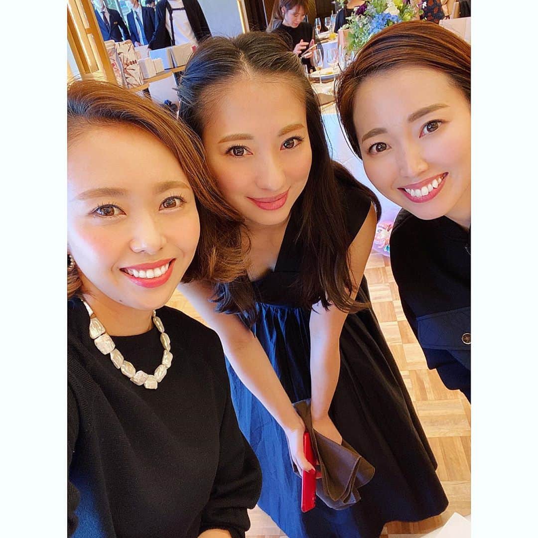松本亜希さんのインスタグラム写真 - (松本亜希Instagram)「・ 先日、 @silkderiver 13周年partyに行ってきました💕 相楽園で行われたpartyはとにかく豪華✨ お料理も超豪華で、お土産まであって、しかもシルクの商品がたんまりでそれはそれはありがたかった🙏 ・ シルクドリバーにはもう10年近く通わせてもらってます。 マツエクもコスメパーマもシルクドリバーでしかしたことありません。 クレンジング、化粧水、パック、プロテイン、ララの下着、その他も私にとってなくてはならないものばかり。 ・ パーティーに出席させてもらって、改めてシルクドリバーと絹川姉妹って凄いなぁって感激しました🥺 えりさんのスピーチには何度も涙が出たよ。 ・ @pang2eri @cocoharuku シルクのスタッフの皆様、 改めまして、13周年おめでとうございます㊗️💕 そして、素敵すぎるパーティーに招待してくださり、本当にありがとうございました🙏😭 @silkderiver  @silk.osaka  @silk.osaka  #シルク13周年 #silkderiver #シルクドリバー#相楽園」10月22日 9時55分 - m_akiron