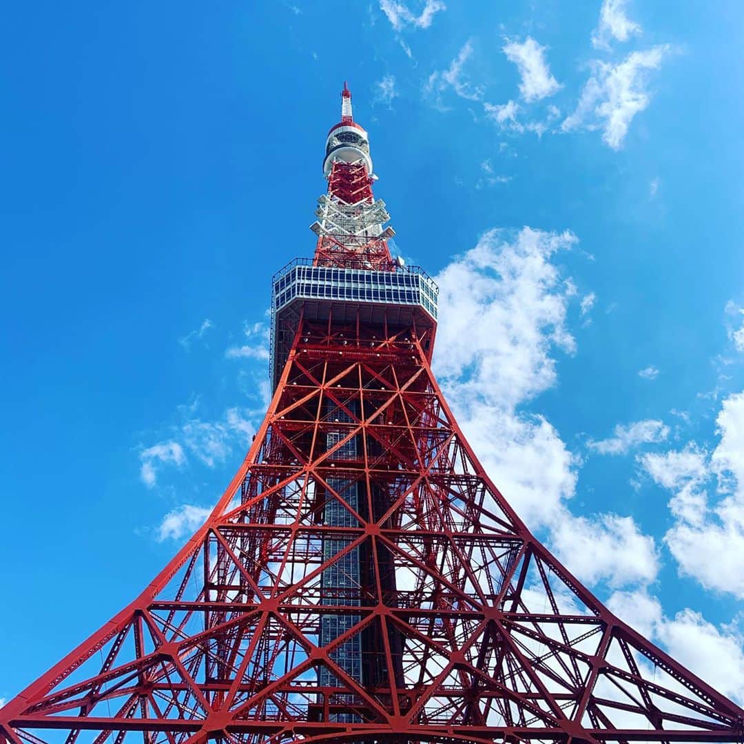 及川奈央さんのインスタグラム写真 - (及川奈央Instagram)「ここ数週間睡眠不足でしたが、今朝は久々に長めに眠れたので元気ですおはようございます☀︎ 昨日は打ち合わせday でした。 銀座でお洒落ランチ。のあとにまだ時間があったので 急遽流れで(?)東京タワーにのぼることに。 30代女二人で階段600段チャレンジしましたよ。 富士山登頂したことを思い出せば、だいたいのことは大したことありませんね。 200段でゼイゼイ言ってましたけど。」10月22日 9時56分 - naooikawa