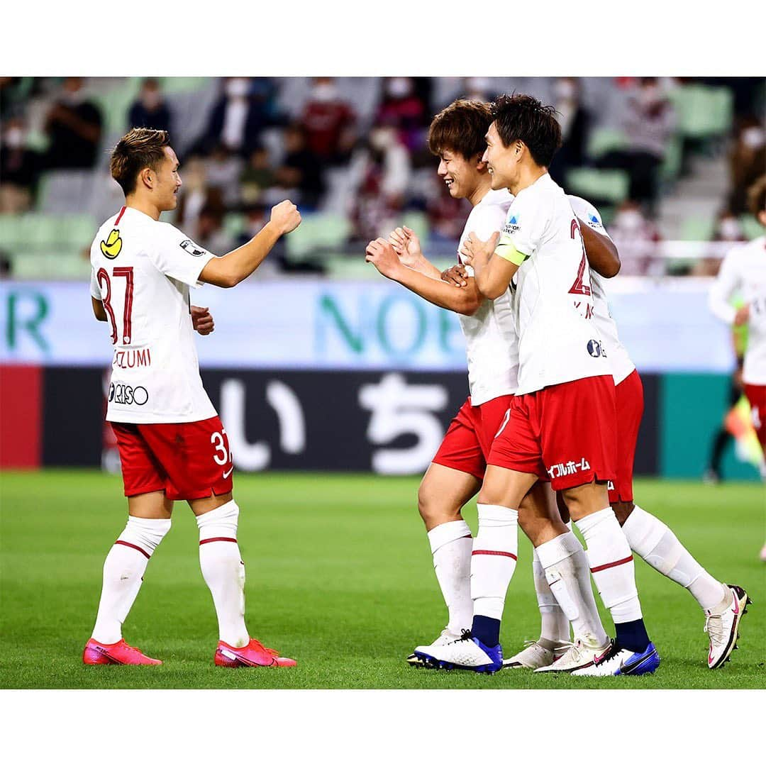 鹿島アントラーズさんのインスタグラム写真 - (鹿島アントラーズInstagram)「All for One!  #鹿島アントラーズ #kashimaantlers #明治安田生命Ｊ１リーグ #Ｊリーグ #土居聖真 #上田綺世 #小泉慶 #永戸勝也 #町田浩樹 #犬飼智也 #ファンアラーノ #juanalano #三竿健斗 #和泉竜司 #レオシルバ #leosilva #エヴェラウド #everaldo #family #勝利 #allforone #笑顔」10月22日 9時59分 - kashima.antlers