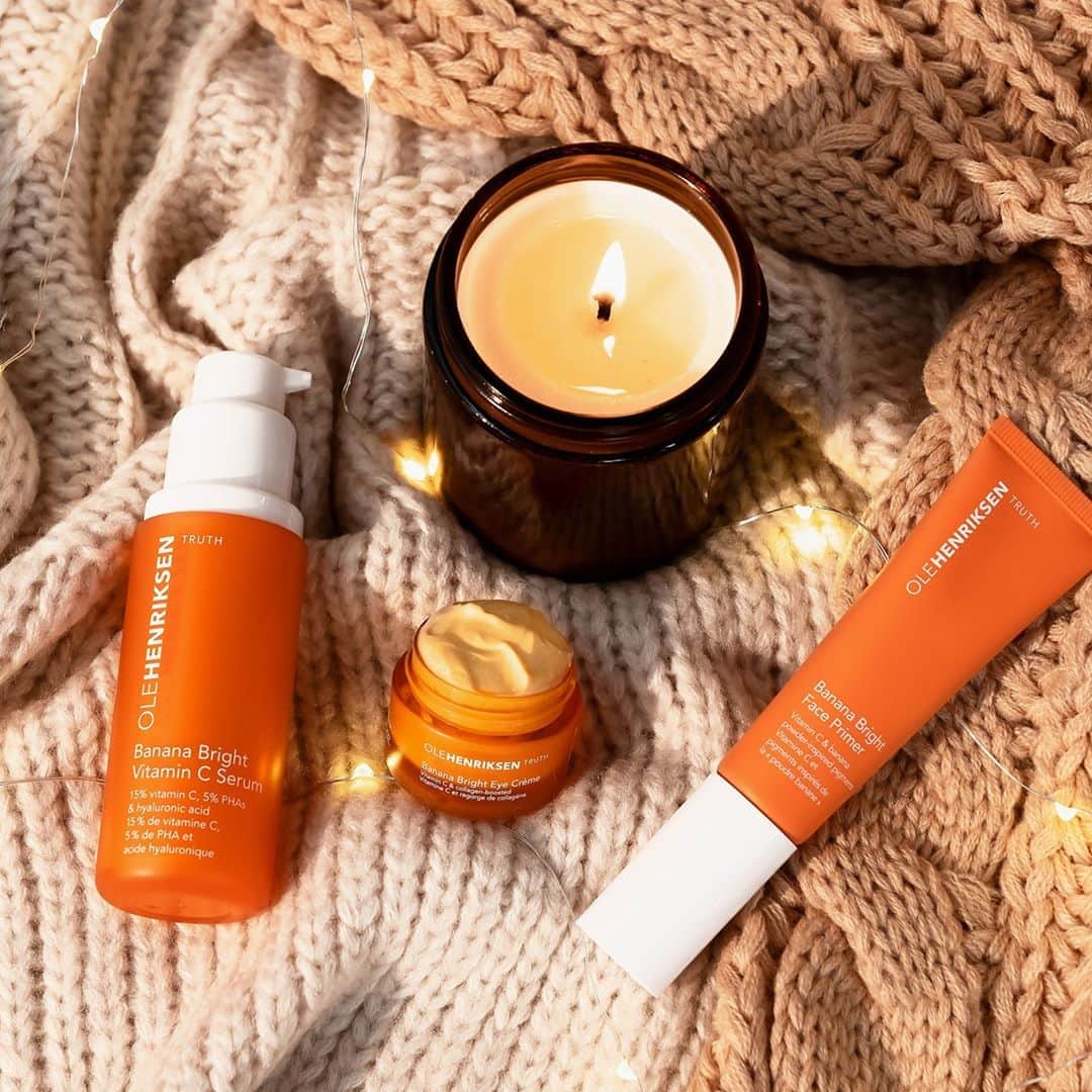 のインスタグラム：「Sweater weather: YES 😍🍂 Flaky, dry fall skin: NO 🙅🏽🙅🏼‍♂️  Get brighter, more hydrated skin with our Banana Bright collection, powered by Vitamin C and Banana Powder-inspired pigments. Just because the seasons are changing doesn't mean your #OleGlow has to 😉 Who loves this trio? #FallForVitaminC」