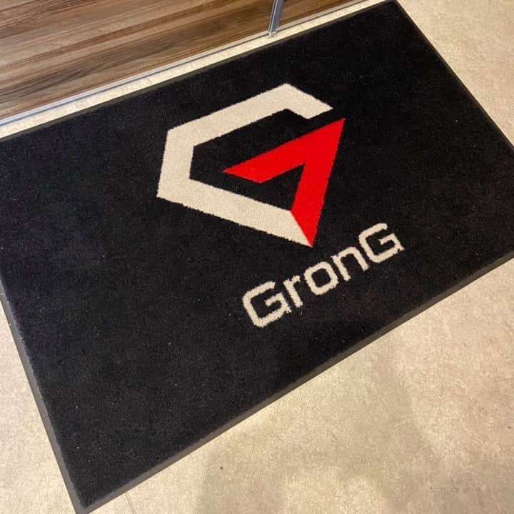 GronG(グロング)さんのインスタグラム写真 - (GronG(グロング)Instagram)「社内にあふれた「GronG」の一部を集めてみました。  もし本社にお立ち寄りの際は、どこに「GronG」が隠れているか、探してみてくださいね！  #グロング #grong #グロングプロテイン #プロテイン #ホエイプロテイン #トレーニング #筋トレ #プロテイン女子 #トレーニング男子 #トレーニング女子 #筋力トレーニング #タンパク質 #たんぱく質 #筋トレ男子 #筋トレ女子 #フィットネス #ワークアウト #運動 #ダイエット #筋肉 #筋肉女子 #筋肉男子」10月22日 10時01分 - grong.jp