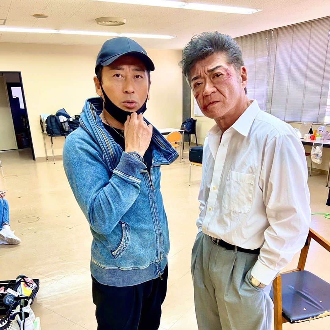 小沢仁志さんのインスタグラム写真 - (小沢仁志Instagram)「おはようさん❗️ 昨日は、京都から吉田由一が現場にきて 喋るだけ喋って帰っていった❗️笑 そして、撮影に協力してくれたビジュアル系バンド UCHUSENTAINOIZと❗️笑」10月22日 10時11分 - ozawa_hitoshi