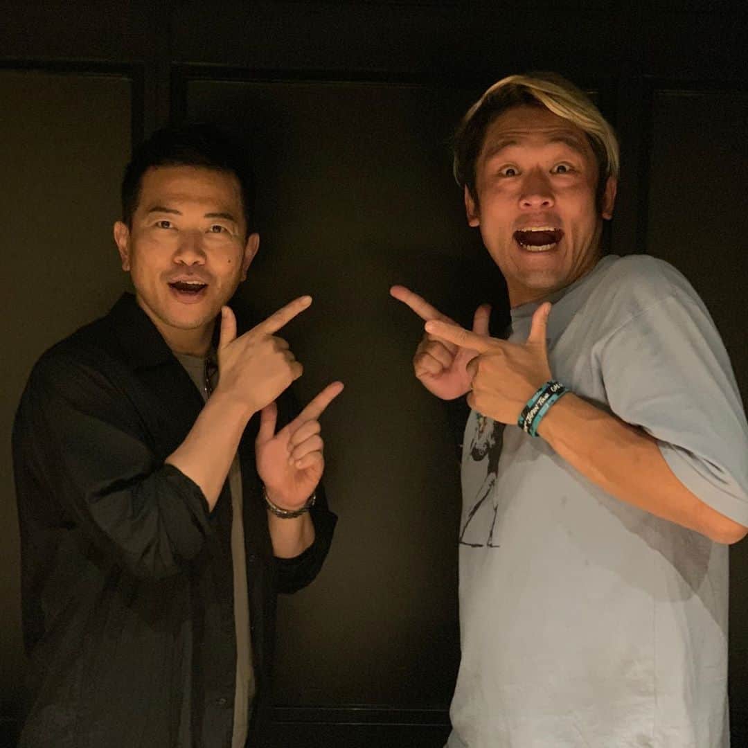 MAX鈴木さんのインスタグラム写真 - (MAX鈴木Instagram)「大食い、そしてYouTubeをやっていると、色んな事があります。  これはそんな一枚。  そう、こんな事あるんだよね。  夢や希望、目標を持って前に進んでいれば、時にビックリするようなプレゼントをくれます。  誰がそれをくれるのかはわからないけど。  #プレゼント #宮迫さん #完全にスーパースター #うし松 #ここのメニューは全部が全部マジで美味かった #ユッケもっと食べたかったな」10月22日 10時17分 - max_suzuki