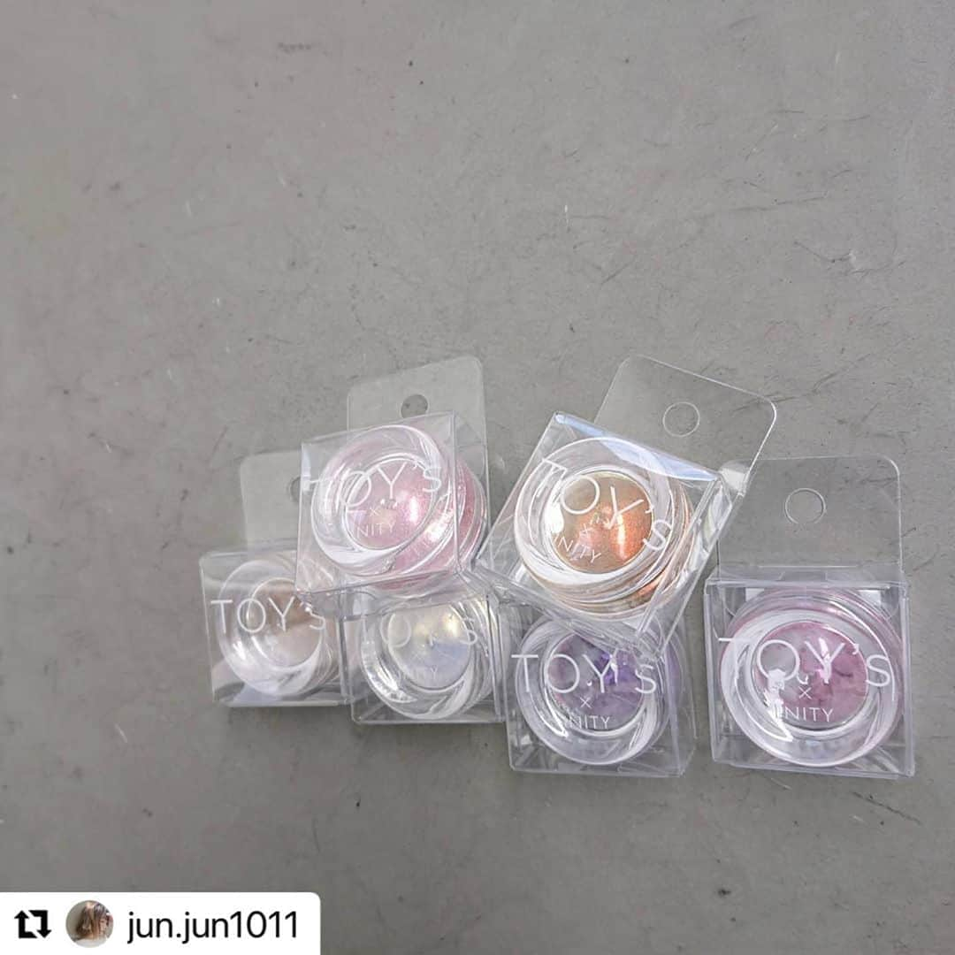 initygel_officialさんのインスタグラム写真 - (initygel_officialInstagram)「White Light collection Release &Dream powder Re Release 🌈  皆様大変お待たせいたしました。 ドリームパウダーが予定より早く再販売できることが決定いたしましたので 報告させて頂きます😌 @toysbyinity   ホワイトライトコレクション発売と同日、  10月27日TAT各店舗で販売開始 10月26日TATオンラインショップPM14:00〜販売開始  となりました👏👏👏  ドリームパウダーにつきましては沢山のネイリスト様にお待ち頂いてしまい申し訳ございませんでした。  同日に発売できることが決定いたしましたので、是非ご興味あるネイリスト様はご検討頂けると嬉しいです😌  ※どちらも数に限りがございますので ご了承ください。TATオンラインでの購入ご希望の方は26日14時からなので なるべく早い時間に検討頂いた方が良いかもしれません🙇‍♂️🙇‍♀️  皆様よろしくお願いいたします✨✨  2枚目以降の画像 @style___y  @pd_chiho  @jun.jun1011  ↑ お借りさせて頂きました🙇‍♂️🙇‍♀️ ありがとうございます😌  #toysbyinity #toys #トイズ #トイズバイアイニティ #whitelightcollection #ホワイトライトコレクション #ドリームパウダー #dreampower #ミラーパウダー #オーロラパウダー #ユニコーンパウダー #マグネットネイル #マグネット #マグネットネイル動画 #nailshoptat」10月22日 10時28分 - initygel_official