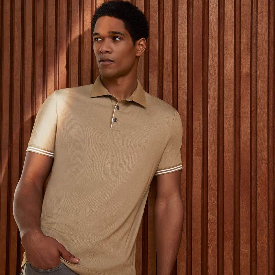 ペリーエリスのインスタグラム：「Timeless classics are always in. Innovative and versatile with modern performance features for everyday excellence. #LifeReadySince1976」