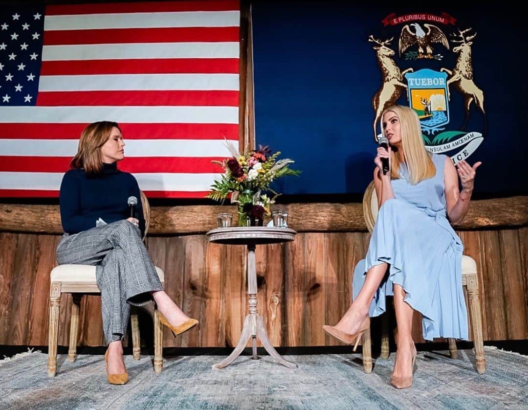 イヴァンカ・トランプさんのインスタグラム写真 - (イヴァンカ・トランプInstagram)「2 days, 4 states! 🇺🇸  Thank you Florida, North Carolina, Wisconsin and Michigan! 🥰」10月22日 10時41分 - ivankatrump