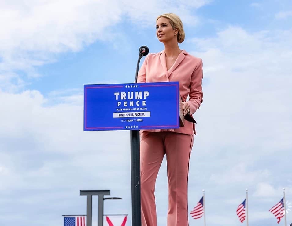 イヴァンカ・トランプのインスタグラム：「2 days, 4 states! 🇺🇸  Thank you Florida, North Carolina, Wisconsin and Michigan! 🥰」