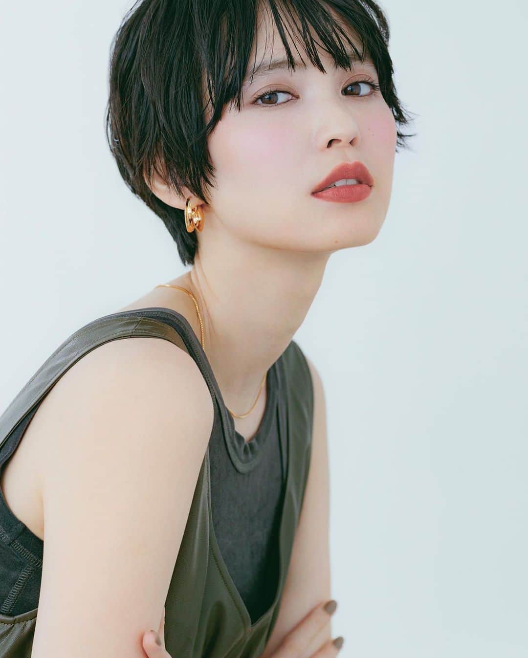 中野明海さんのインスタグラム写真 - (中野明海Instagram)「#美的　12月号  #NARS エアーマットリップカラー 色付きのすりガラスみたいな可愛さ ✖️ #比留川游 @mileyuuuuu  ✖️ #中野明海  カメラ 柴田フミコ @fumikoshibata_  スタイリスト 小川未久 @mikuogawa_stylist   クライマックスエクストリームマスカラ  ひと塗りで、花が咲く様なボリューム感。 私のベスコス👍🏻  #比留川游 ちゃんの透明感 繊細さとフレッシュさと安定感✨✨✨👏🏻😻」10月22日 11時00分 - akeminakano__official