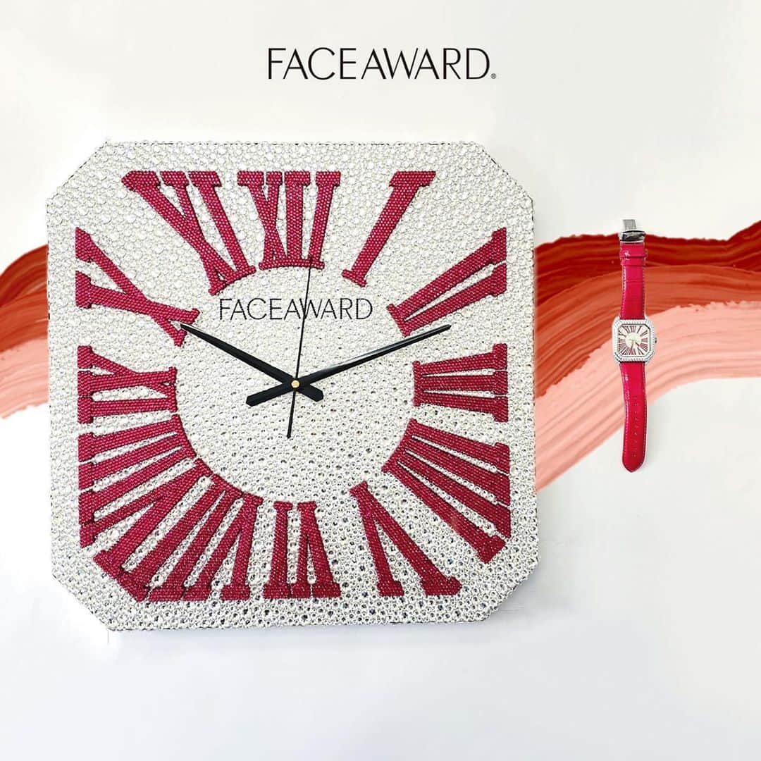 フェイスアワードさんのインスタグラム写真 - (フェイスアワードInstagram)「✨✨✨  BARDOT OCTAGON SV / PK / PK の ビック時計が登場っ✨✨  FACEAWARDスタッフが 一生懸命、 1ストーンずつ接着していき完成した時計ですっ♥️  インデックスも文字盤も 全てスワロフスキーのストーンから出来ています！！！  普通のサイズの OCTAGONと並べると とっても大きいですね📸  置き時計にも 掛け時計にもなるビック時計🕰  是非、遊び心満載の時計を 楽しでいただけると嬉しいです🙏   #faceaward_jp #デコウォッチ #キラキラ時計 #恵比寿時計 #instaluxury #luxury#faceaward#フェイスアワード #swarovski #zirconia#腕時計#watch #watches #fashion #fashionwatch #jewelr#accessory #accessories #ファッション#ファッションウォッチ#ジュエリー#アクセサリー」10月22日 11時14分 - faceaward_jp