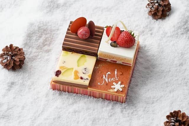 Conrad Tokyoさんのインスタグラム写真 - (Conrad TokyoInstagram)「10月26日（月）より、クリスマスケーキとホリデースイーツのご予約を開始いたします。ペストリーシェフ岡崎正輝をはじめとするペストリーチームが選りすぐりの素材を使い、ひとつひとつ丁寧に創りあげる、珠玉のスイーツをお楽しみください。  Conrad Tokyo starts accepting reservations of take-home Christmas cakes and holiday sweets from Monday, 26 October. Pastry chefs, headed by Masaki Okazaki, carefully create each sweet gem from the finest ingredients.  Share your own images with us by tagging @conrad_tokyo  —————————————————————  #コンラッド東京 #コンラッド #ホテル #汐留 #東京 #クリスマス #クリスマスケーキ #シュトーレン #パウンドケーキ #パネトーネ #プレゼント #ホリデー   #ConradTokyo #StayInspired #christmas #Shiodome #Shinbashi #holiday #sweets #cookies #stollen #gift #holiday」10月22日 11時06分 - conrad_tokyo