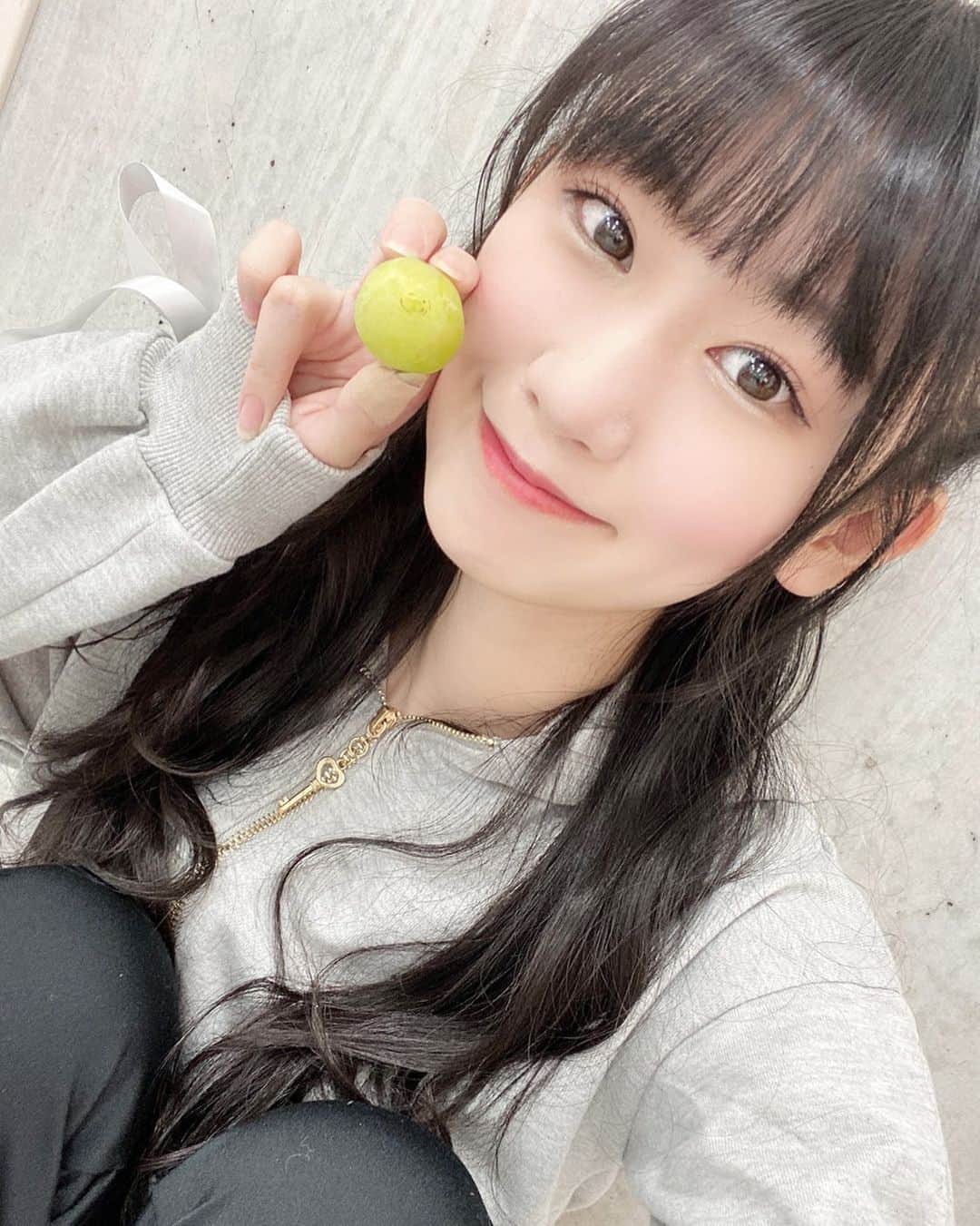佐藤海里のインスタグラム：「🍇  . . . . . . . . . .  #ngt48 #佐藤海里  #secrethoney  #シャインマスカット 💛 #instalike」