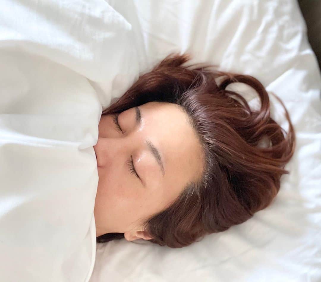 氷川きよしさんのインスタグラム写真 - (氷川きよしInstagram)「寒くなると布団から出たくなくなりますぅw 冬眠したい。 あと、寝起きはたいてい髪がトーテムポール状態w  しかし負けずにジョギング頑張ります！  by kii  #氷川きよし #hikawakiyoshi #kii #bykii #キヨラー」10月22日 11時12分 - hikawa_kiyoshi_official