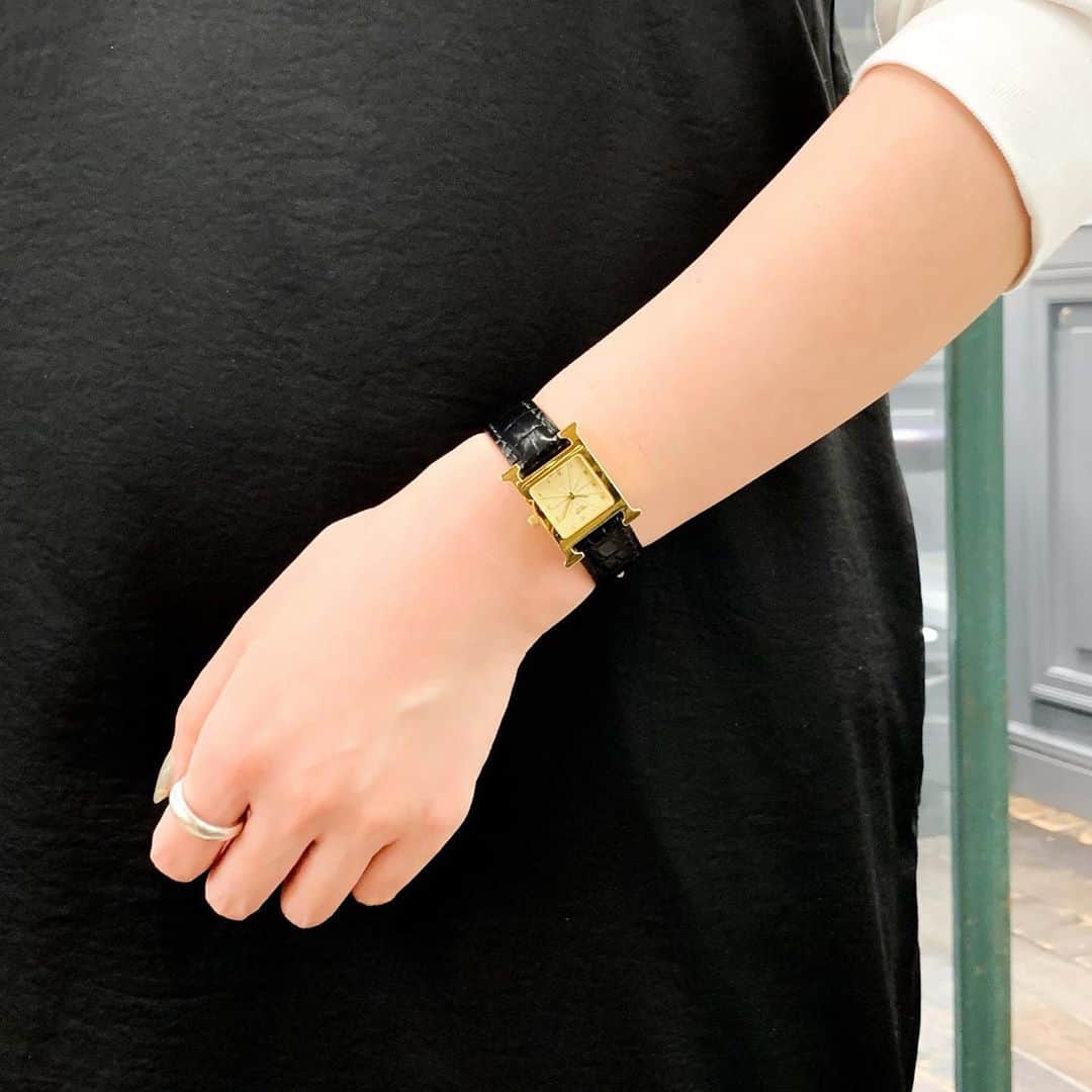 HIROBさんのインスタグラム写真 - (HIROBInstagram)「-有楽町店-﻿ ﻿ ﻿ Vintage Hermès H watch﻿ 19003890-397710﻿ ¥155,000+tax﻿ ﻿ レザーベルト﻿ 各¥9,000+tax﻿ ﻿ Vintage Hermès Série Earring﻿ SLV 20114890-755310﻿ ¥22,000+tax﻿ GD 20114890-755510﻿ ¥22,000+tax﻿ ﻿ ﻿ こちらに掲載の商品は有楽町店でご用意しております。﻿ 店舗からの通販対応も可能でございます。﻿ お気軽にお問い合わせくださいませ。﻿ HIROB有楽町店　Tel:03-5222-1743﻿」10月22日 11時18分 - hirob.jp