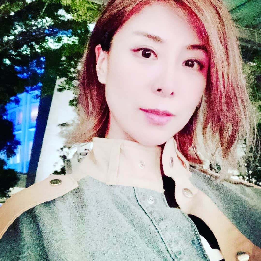 DJ AMIGAのインスタグラム：「昨日は娘ちゃんと鬼滅の刃を観にヒルズへ。Netflixでは楽しく観てたけど、劇場版の崇高さが。。まだジーンとしてる😢  #鬼滅の刃  #完全にハマったやつ  #母子デート #ママライフ」