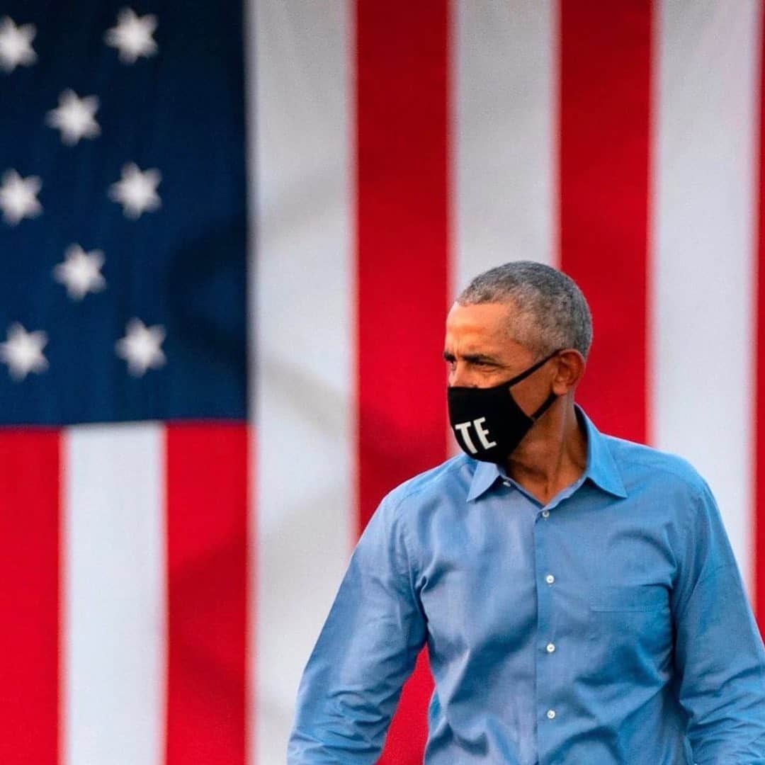 トッド・フィリップスさんのインスタグラム写真 - (トッド・フィリップスInstagram)「You know what to do. The 🐐 photographed today in a mask designed by my friend, and fellow filmmaker @hughesllsociety. Wow.」10月22日 11時30分 - toddphillips