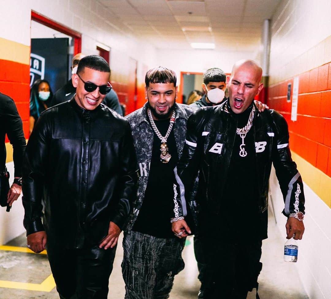 ダディー・ヤンキーさんのインスタグラム写真 - (ダディー・ヤンキーInstagram)「Don Don #remix @kendokaponi @sisqo @anuel FUEGO! 🔥🔥🔥 🐉 DISPONIBLE EN TODAS LAS PLATAFORMAS DIGITALES!」10月22日 11時40分 - daddyyankee