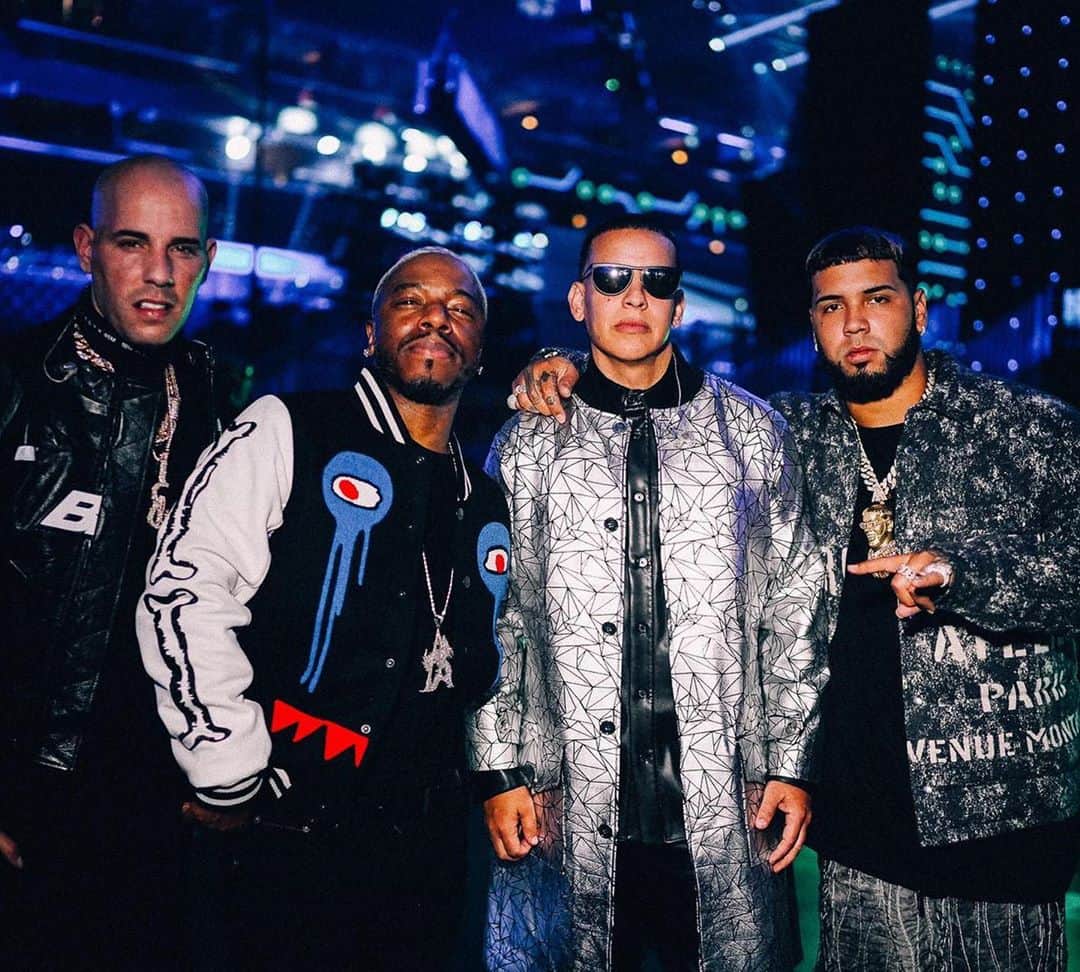 ダディー・ヤンキーのインスタグラム：「Don Don #remix @kendokaponi @sisqo @anuel FUEGO! 🔥🔥🔥 🐉 DISPONIBLE EN TODAS LAS PLATAFORMAS DIGITALES!」