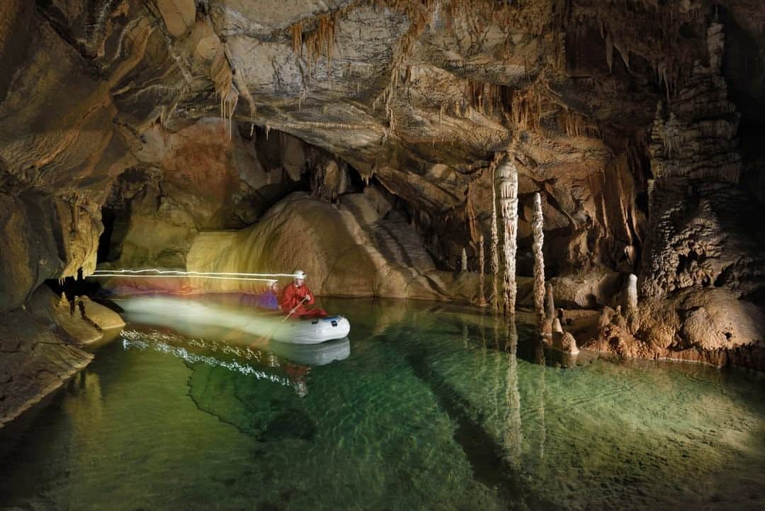 のインスタグラム：「Photo by Robbie Shone @shonephoto / Križna jama (cave)  is one of the few tourist caves in Slovenia that don’t contain concrete pathways or harsh lighting, which is harmful to the interior environment. With a chain of underground lakes shimmering with  emerald green water, the cave is considered to be one of the most beautiful and best preserved in Europe—and the world.」