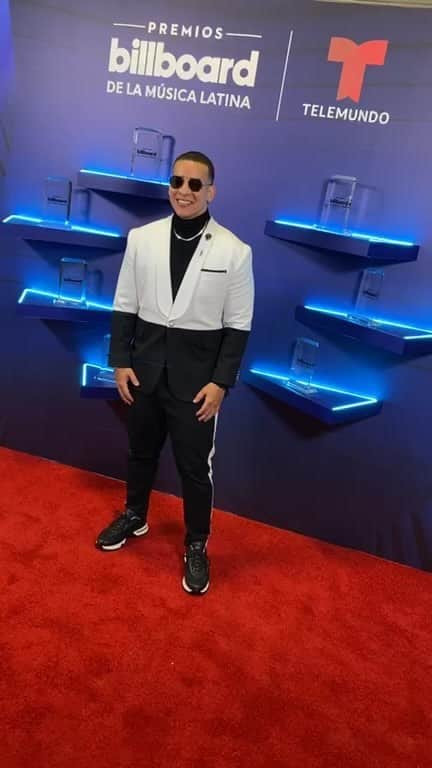 ダディー・ヤンキーのインスタグラム：「Gracias Mundo 🌎@latinbillboards」