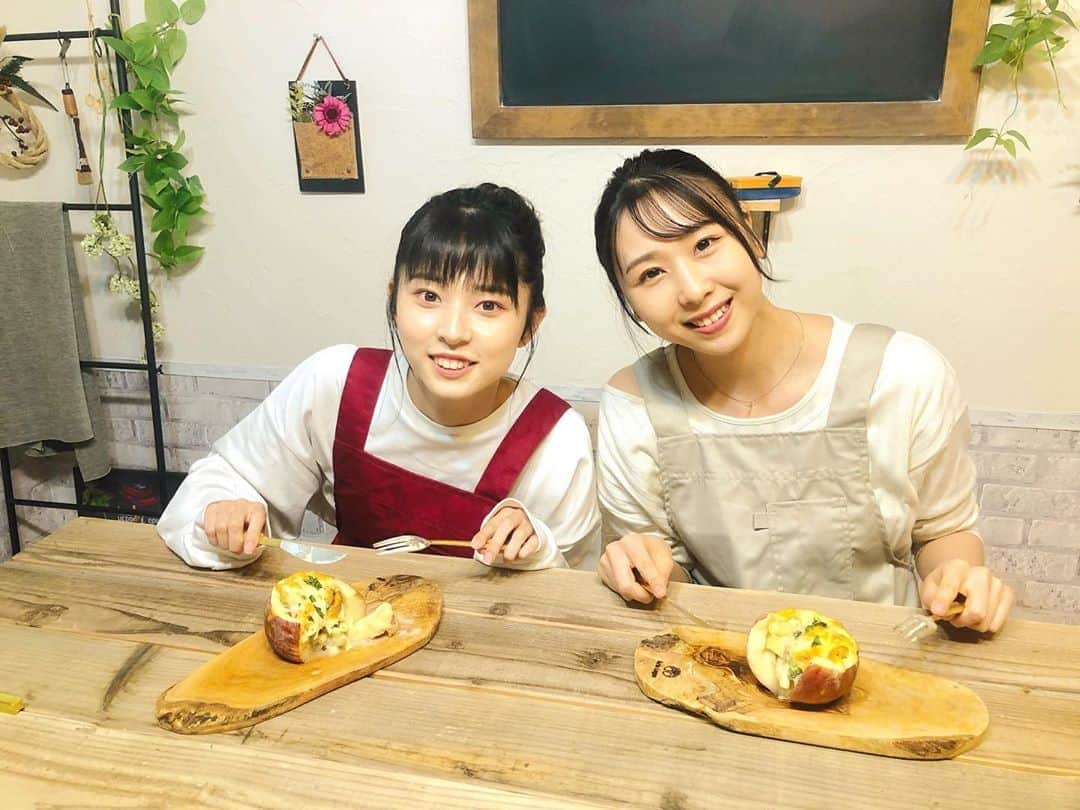 りんご娘さんのインスタグラム写真 - (りんご娘Instagram)「パワーアップる！ 弘前産りんごのレシピ動画が公開されました‼️  実際に私たちも作ってみましたよ😁 皆さんもぜひ弘前産りんごを 使った料理にチャレンジしてください🥰  #りんご #りんごを使ったレシピ #米粉でりんごグラタン #アップルクランブル #弘前産りんご #弘前市 #パワーアップる #PRキャラバン #りんご料理 #りんごを食べて元気に #レシピ #クッキング動画 #Apple #スィーツ #りんご好き #グラタン #簡単料理 #りんごスィーツ #りんご娘 #ringomusume   http://www.power-apple.jp/ringo_recipe.html」10月22日 12時06分 - _ringo.musume.com_