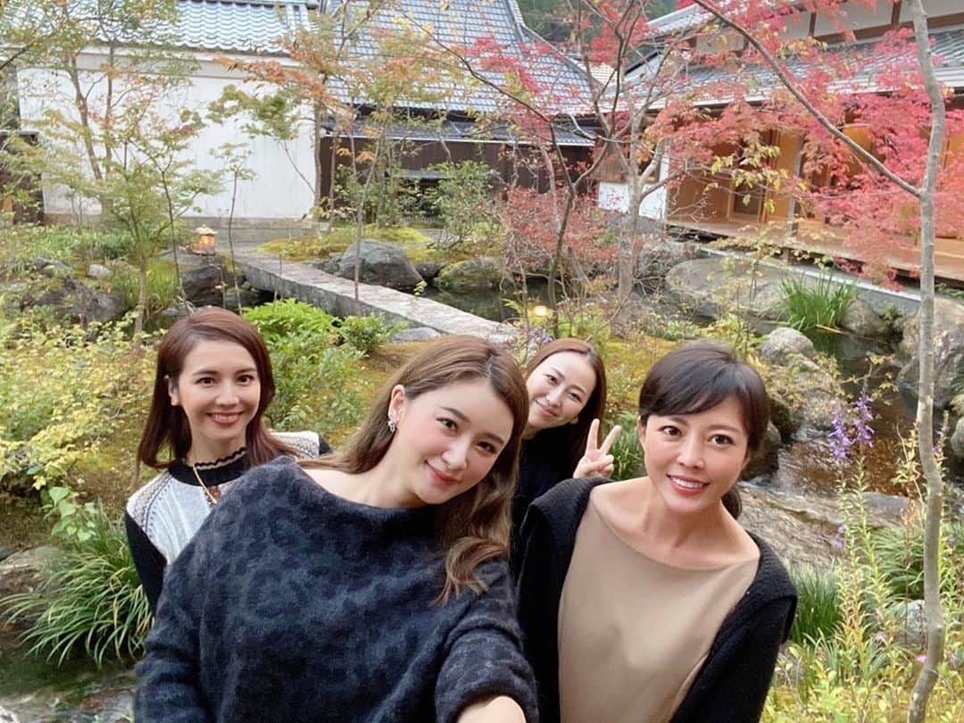 平山美春さんのインスタグラム写真 - (平山美春Instagram)「秋の空気、秋の葉っぱ、秋の味🍁🍁🍁🍁🍁 楽しみにしてた久しぶりの比良山荘へ女4人で大人の遠足✨😊 . 次来るときは熊鍋が食べたい💕 . #比良山荘 #秋  #紅葉 #滋賀県 #グルメ  #グルメ旅  #instafood #foodie  #foodstagram #food  #foodpic」10月22日 11時58分 - miharuhirayama