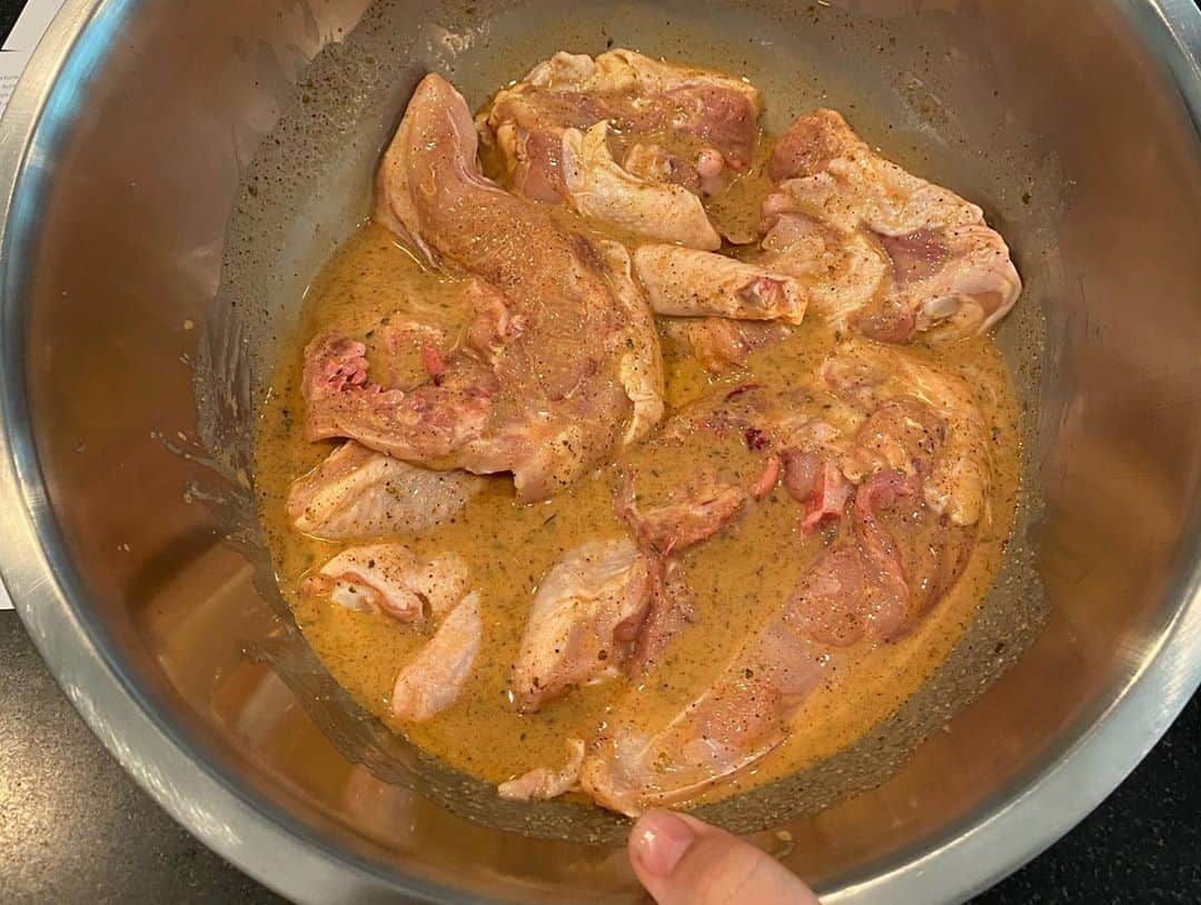 ブレッキン・メイヤーさんのインスタグラム写真 - (ブレッキン・メイヤーInstagram)「I don’t know how to cook. But my youngins keep requiring food so I’m (very) slowly teaching myself. Today was a bold attempt — Roscoe’s Fried Chicken. Found a recipe, oil is scary, almost bought a chef’s hat, got 2 oil burns, broke a plate but SUCCESS!!! Of course, had to make waffles to go with it. OH AND GO VOTE! #GirlDad #HumblestOfBrags **Special thanks to @jessestern & @stephensimonsphoto with text tips to prevent me from blowing myself up**」10月22日 12時00分 - breckinmeyer