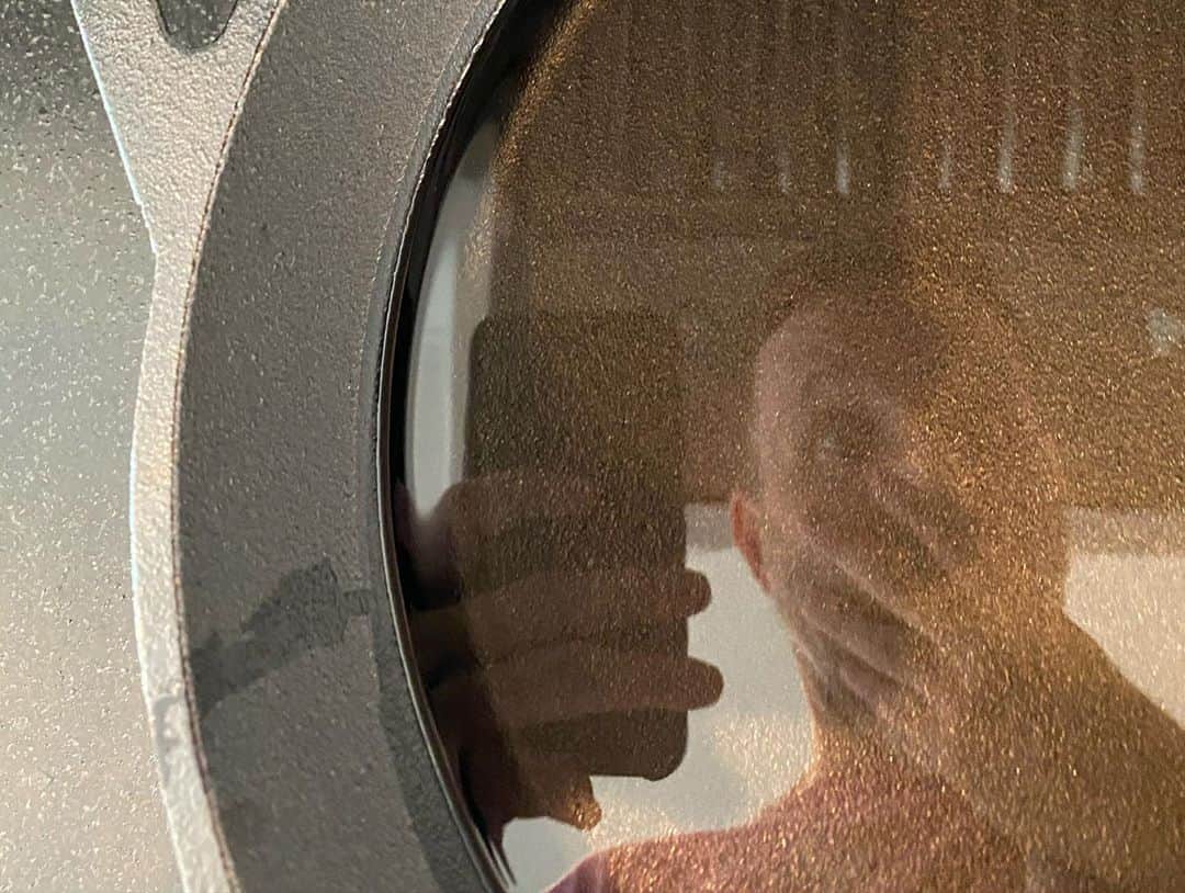 ブレッキン・メイヤーさんのインスタグラム写真 - (ブレッキン・メイヤーInstagram)「I don’t know how to cook. But my youngins keep requiring food so I’m (very) slowly teaching myself. Today was a bold attempt — Roscoe’s Fried Chicken. Found a recipe, oil is scary, almost bought a chef’s hat, got 2 oil burns, broke a plate but SUCCESS!!! Of course, had to make waffles to go with it. OH AND GO VOTE! #GirlDad #HumblestOfBrags **Special thanks to @jessestern & @stephensimonsphoto with text tips to prevent me from blowing myself up**」10月22日 12時00分 - breckinmeyer