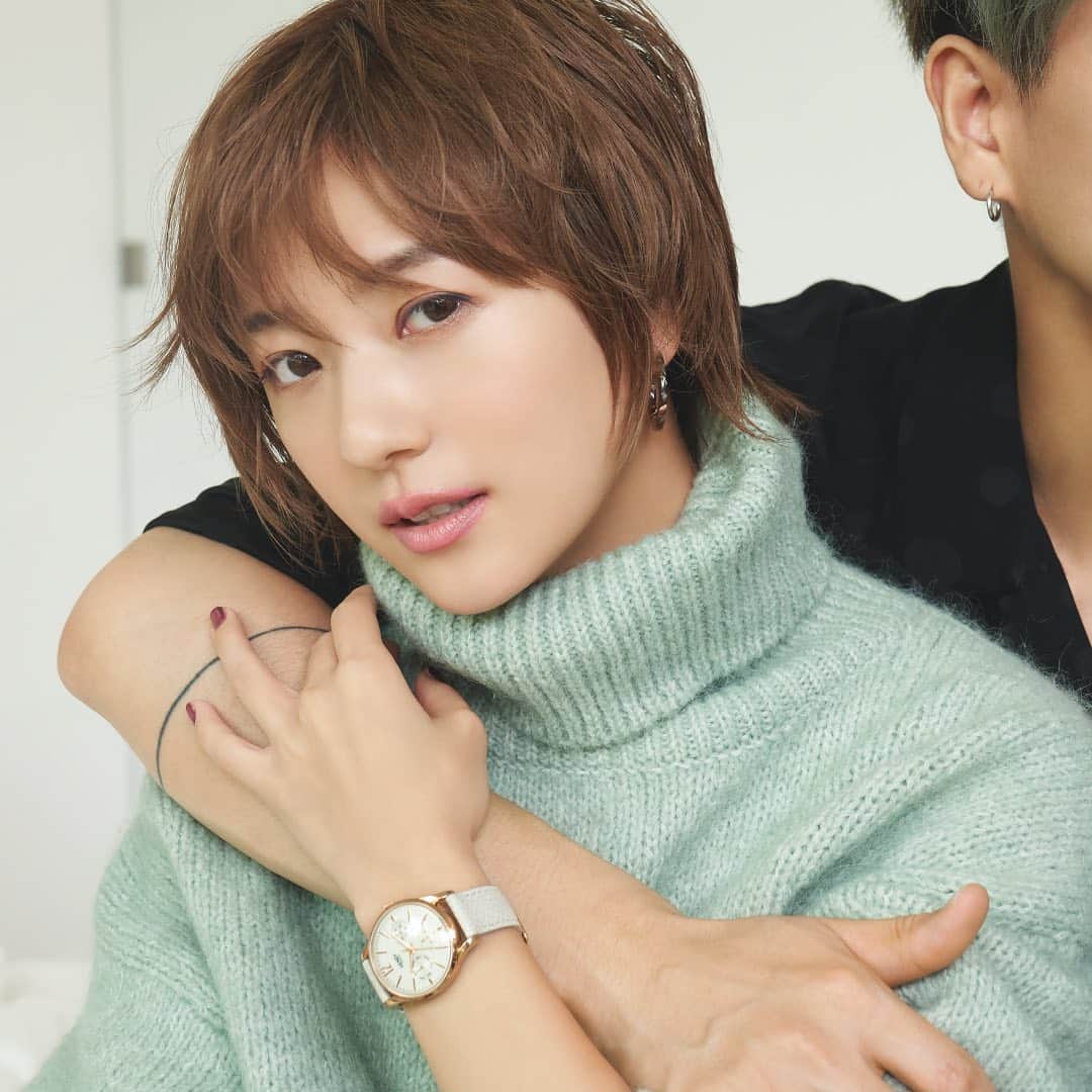 伊藤千晃さんのインスタグラム写真 - (伊藤千晃Instagram)「嬉しいお仕事のお話がようやくできます😄﻿ ﻿ みなさまの応援のおかげで、﻿ 時計ブランドHENRY LONDONのアンバサダーを3年目も務めさせていただくことになりました‼️﻿ ﻿ ﻿ 今回は初の男性アンバサダーとして﻿ @idlms.official "I Don't Like Mondays."﻿ アイドラのみんなと一緒に盛り上げていきます！！﻿ ﻿ 大切な人とペアウォッチとしてもおしゃれに楽しめる時計の魅力を伝えていきますね😉💕﻿ ﻿ そして！！﻿ HENRYさんと言えば時計への"刻印"もサービスのひとつなので﻿ 大切な誰かに送る時計としても是非オススメさせてください♡﻿ ﻿ ﻿ さらに！！！！﻿ 新曲『真夜中の処方箋』がHENRY LONDONのタイアップ曲となっていて、﻿ こちらの楽曲の作詞をアイドラの@yu_idlms さん書いてもらいました👏﻿ ﻿ いつもの私とはまた違った雰囲気の歌詞にも﻿ ぜひ注目してみてください🎵﻿ ﻿ ﻿ 3年目もどうぞよろしくお願いします😆﻿ ﻿ ﻿ #HENRYLONDON﻿ #ヘンリーロンドン﻿ #watch﻿ #ペアウォッチ﻿ @henrylondonjapan﻿ @idlms.official﻿ @yu_idlms」10月22日 12時00分 - kikichiaki