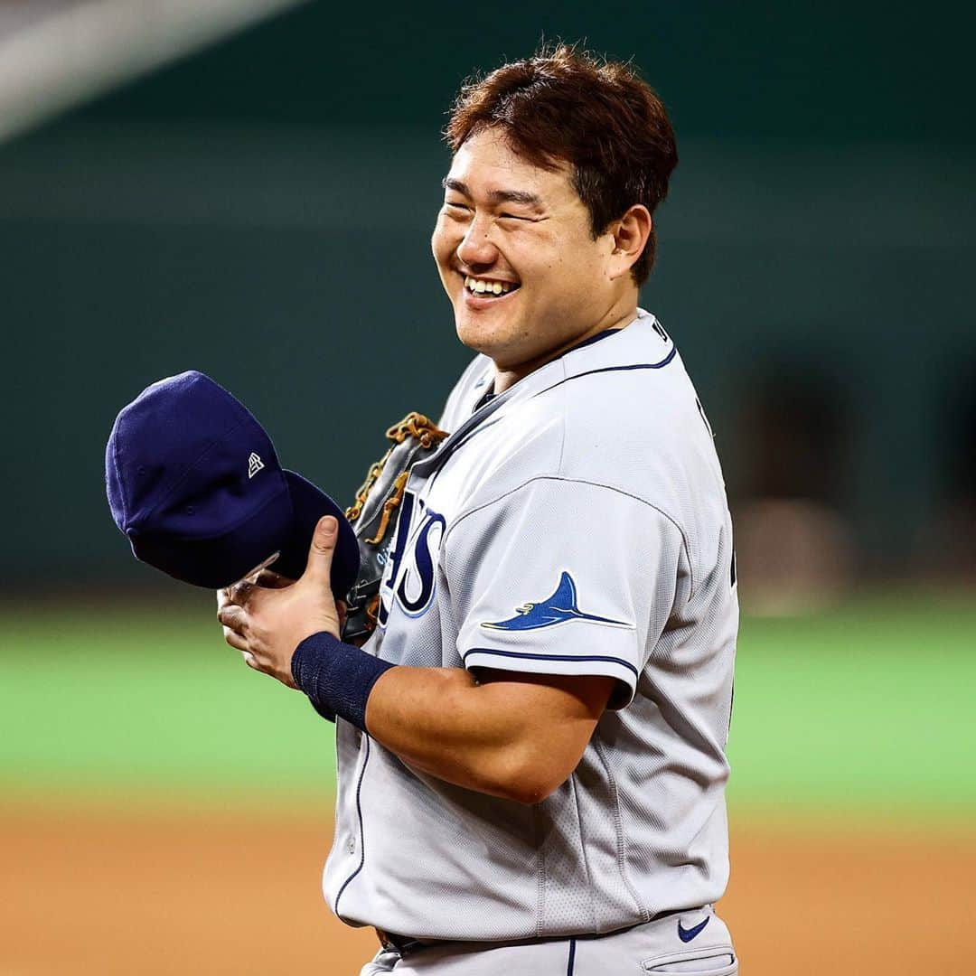 MLBさんのインスタグラム写真 - (MLBInstagram)「Ji-Man Choi becomes the first Korean-born player to record a hit in the World Series. 👏👏👏」10月22日 12時02分 - mlb