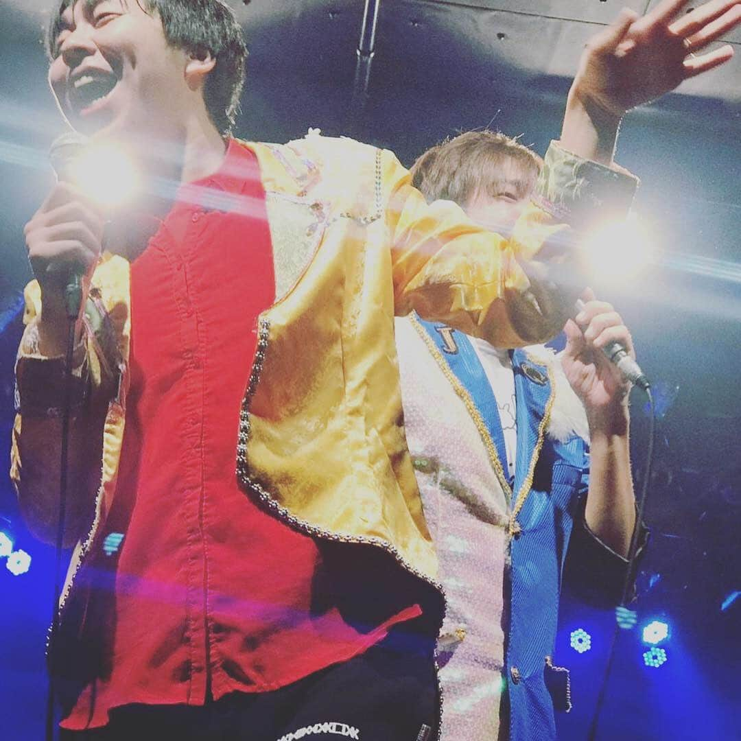 ジャガーともひろさんのインスタグラム写真 - (ジャガーともひろInstagram)「ジャガーズのみんなで急J昇！〜アイドルライブ箸休め編〜 https://www.showroom-live.com/room/profile?room_id=170815  10月25日（日）  ジャガーズ アイドルライブ箸休め編① (20周年公演、CDデビュー公演) ルームオープン16時 料金500円  ジャガーズアイドルライブ箸休め編② (全国ツアー編) ルームオープン18時 料金500円  過去のアイドルライブを映像と共に振り返るプレミアム配信 この機会にご覧下さい！   #ジャガーズ  #ジャニーズ #ものまね」10月22日 12時04分 - jaguartomohiro