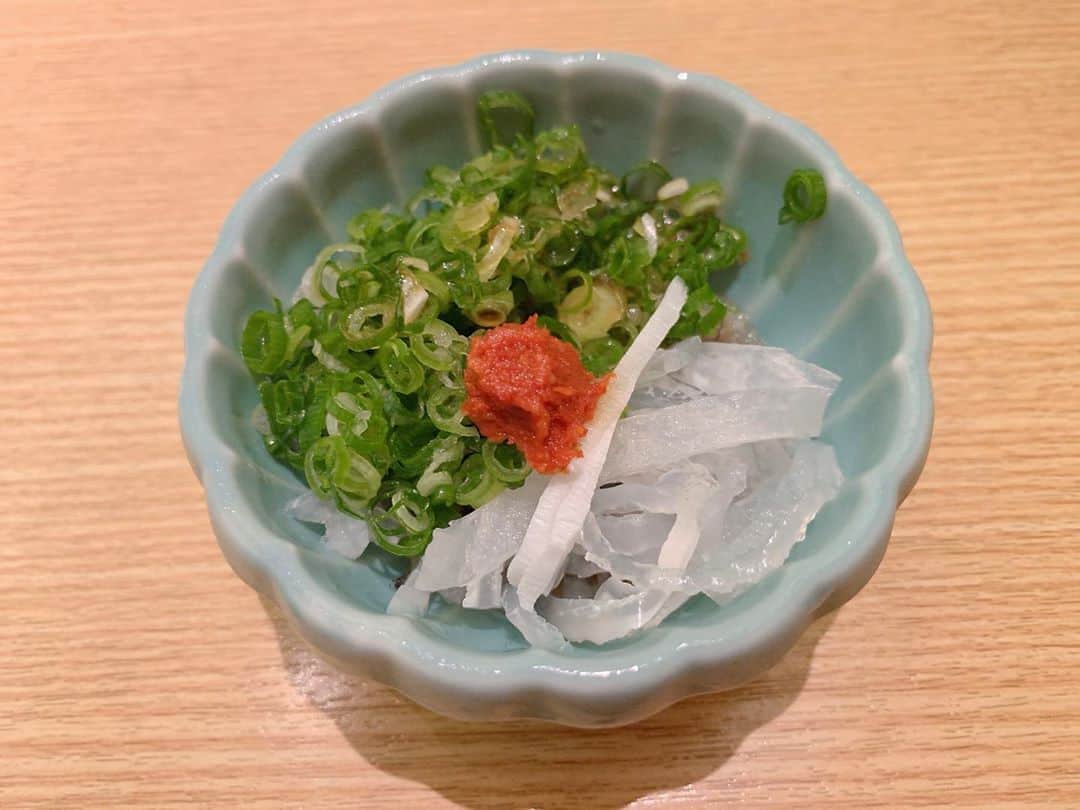 金子実加さんのインスタグラム写真 - (金子実加Instagram)「ふぐ鍋食べました🐡 寒くなって来たので鍋が一層美味しく感じる🐡💕 . . . . . . . . . . #河豚　#ふぐ　#ふぐ料理  #ふぐ鍋　#てっさ　#ふぐの皮　#鍋　#外食　#dinner #japanstyle #japanesefood #和食」10月22日 12時10分 - kanekomika0127