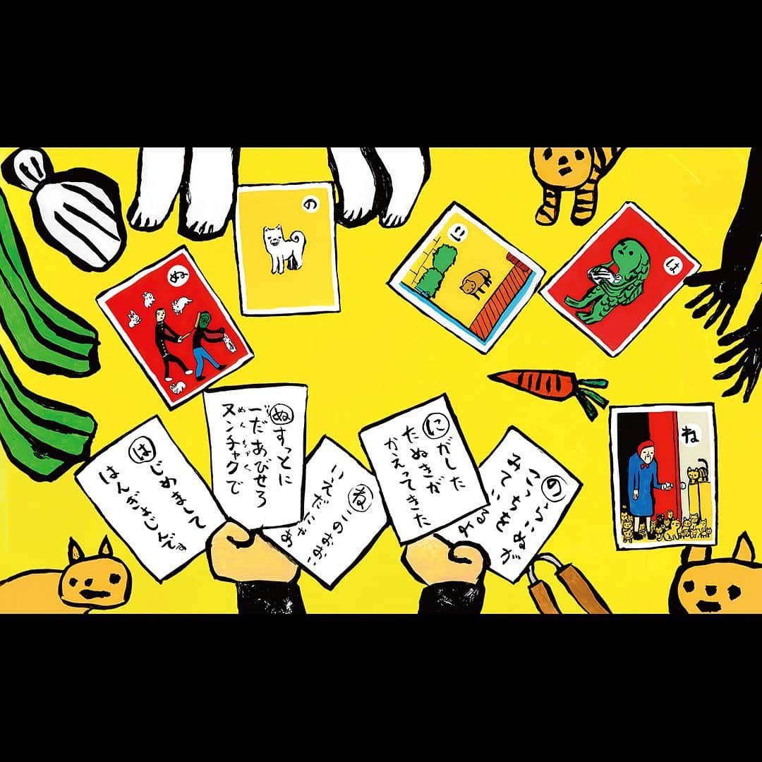 学研ゼミ【公式】さんのインスタグラム写真 - (学研ゼミ【公式】Instagram)「豊永ワールド炸裂！ 人気のカルタが遊べる絵本になった！  沖縄の張り子作家、#玩具ロードワークス 豊永盛人さんの #あいうえおカルタ が、遊びいっぱい、 アイデア満載の楽しい絵本になりました！ 絵札読み札を一緒に考えたり、かるた遊びをしたり、 家族や友だちと大盛り上がりまちがいなし！  豊永さんのカルタは、力強いのに脱力感がある絵札と、 爽快感すら覚える想像を超えた読み札の、 独特の豊永ワールドともいえる魅力があります。 絵本では、そんなカルタの世界をより広げた 描きおろしを多数追加して、絵本ならではの魅力へ バージョンアップ！ じっくり堪能することができます。  カバーや帯にもこだわり満載！　 カバーをめくって表紙もぜひご覧ください。 . #おもしろあいうえおかるたのえ本  作：#とよながもりと （#豊永盛人 ） おすすめの年齢：5歳～、大人  @gakken_ehon」10月22日 12時16分 - gakken_ehon