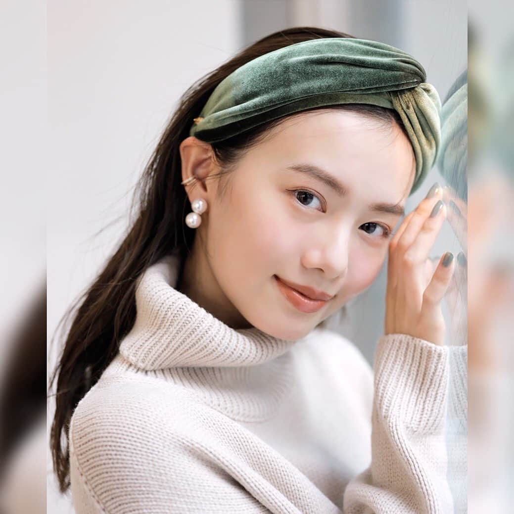 R_fashionのインスタグラム：「. GINGER　11月号 掲載アイテム . . 本日のpickup！ . . . headbands; 神戸ヴァンテーヌ Earrings;  神戸ヴァンテーヌ Ear cuff; 私の毎日アクセサリー paris k's tops👚; 3rd Spring . . 画像左下🛍 or 画像tap でアイテム詳細 掲載できなかった商品詳細は↓こちらからチェック ------------------------------------------------ GINGER×楽天✨最新号✨ 👗恋する大人の秋ファッション♥ は　プロフィールリンクからチェックしてくださいね🕊❤︎ ------------------------------------------------ #r_fashion #秋コーデ　#秋ファッション #gingerweb #gingermagazine」