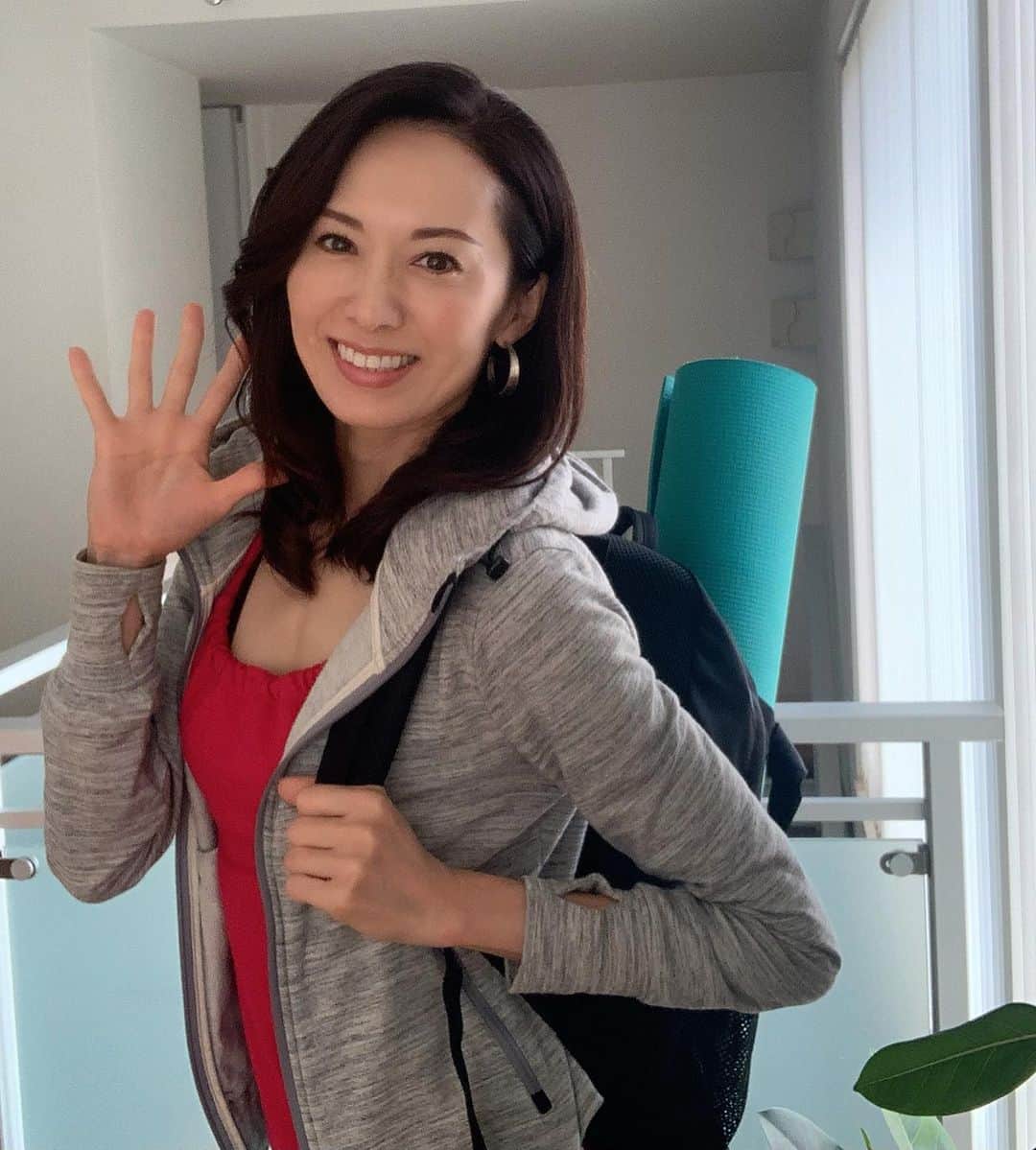 駒田奈美さんのインスタグラム写真 - (駒田奈美Instagram)「・ ・ ・ 『ヨガのレッスン』 ・ ・ ヨガのレッスンに行ってきました♪ ・ 今日は比較的暖かくヨガには最高！！ ・ ・ 去年ぶりにご参加くださった方々もいらして… 嬉しかったな( ´∀｀) ・ ・ レッスン前のアルコール消毒などあるので 両手が使えた方が便利！ ・ 最近はこのリュックでレッスンへ♪ ・ ・ ・ #駒田奈美#オスカープロモーション#モデル#ヨガ#レッスン#アルコール消毒#リュック#yoga#eka#暖かい」10月22日 12時28分 - nami.komada