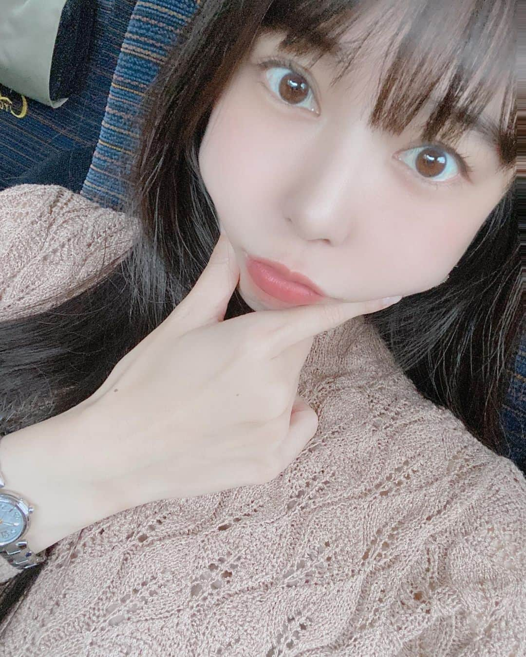 佐藤夢さんのインスタグラム写真 - (佐藤夢Instagram)「おそもんもん❤︎❤︎❤︎ 親子旅二泊三日の最終日は、すっぴんリップだけ楽ちんスタイル💄✨ お母さんは二日目からずっとノーメイク貫いてはる🤣💓  あー何もかも楽しい！！  #グラビア #軟乳 #秋コーデ #大阪で一番可愛い子 #黒髪ロング#親子旅　#すっぴんメイク #すっぴん美人になりたい」10月22日 12時33分 - dreamsatoo