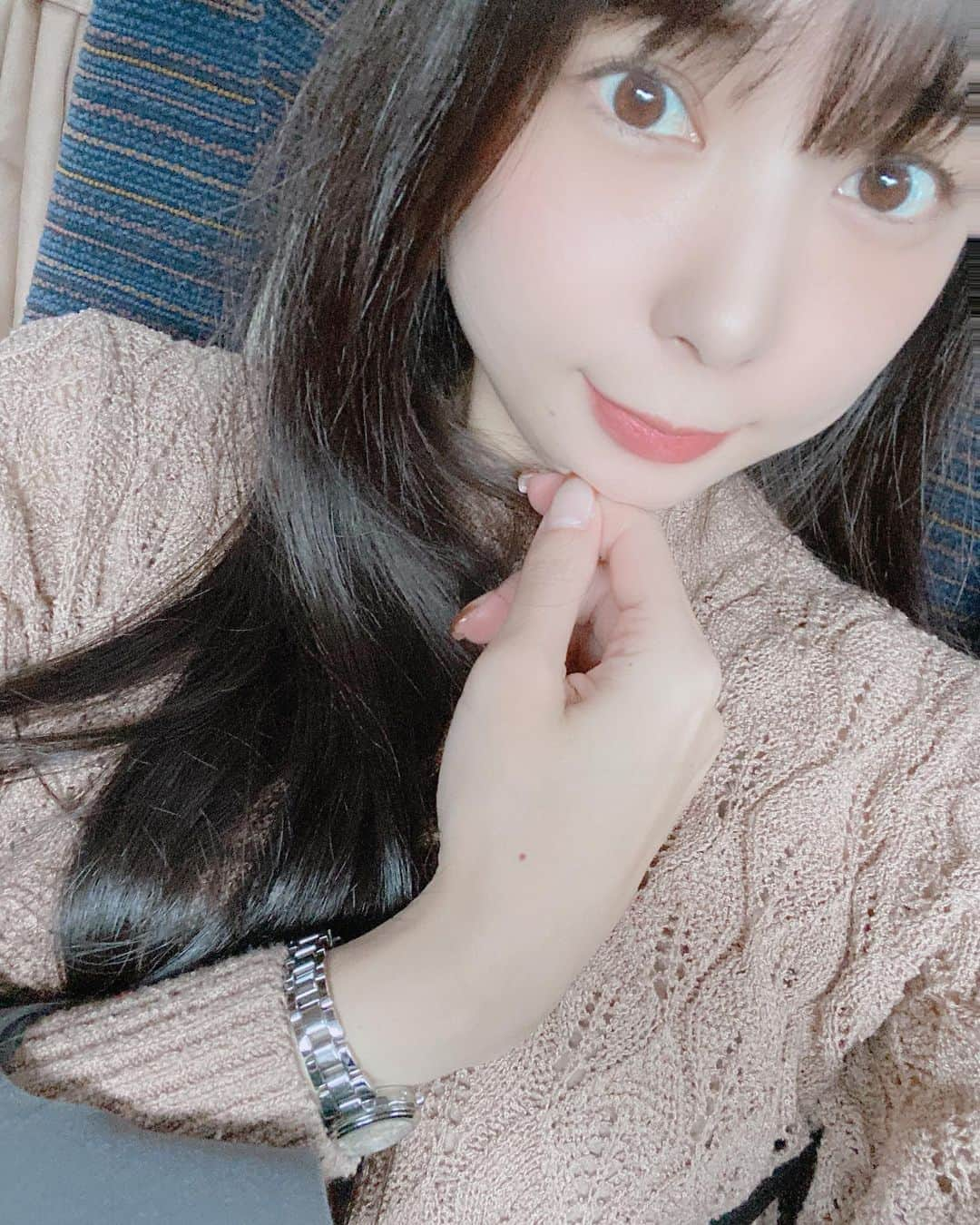 佐藤夢さんのインスタグラム写真 - (佐藤夢Instagram)「おそもんもん❤︎❤︎❤︎ 親子旅二泊三日の最終日は、すっぴんリップだけ楽ちんスタイル💄✨ お母さんは二日目からずっとノーメイク貫いてはる🤣💓  あー何もかも楽しい！！  #グラビア #軟乳 #秋コーデ #大阪で一番可愛い子 #黒髪ロング#親子旅　#すっぴんメイク #すっぴん美人になりたい」10月22日 12時33分 - dreamsatoo