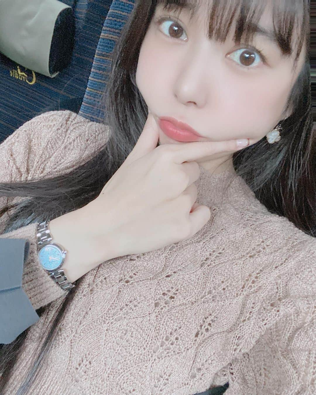 佐藤夢さんのインスタグラム写真 - (佐藤夢Instagram)「おそもんもん❤︎❤︎❤︎ 親子旅二泊三日の最終日は、すっぴんリップだけ楽ちんスタイル💄✨ お母さんは二日目からずっとノーメイク貫いてはる🤣💓  あー何もかも楽しい！！  #グラビア #軟乳 #秋コーデ #大阪で一番可愛い子 #黒髪ロング#親子旅　#すっぴんメイク #すっぴん美人になりたい」10月22日 12時33分 - dreamsatoo