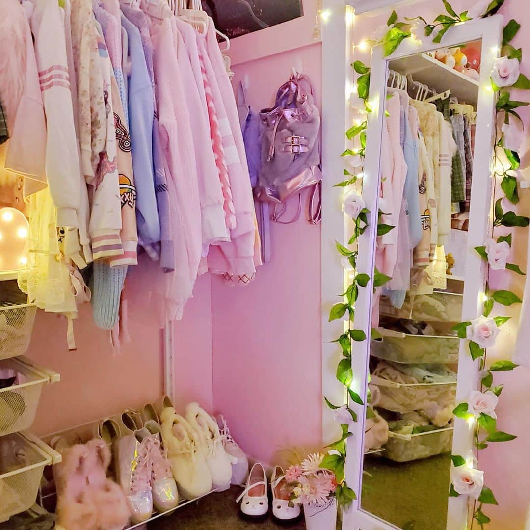 ケリーのインスタグラム：「My little happy place 💞」