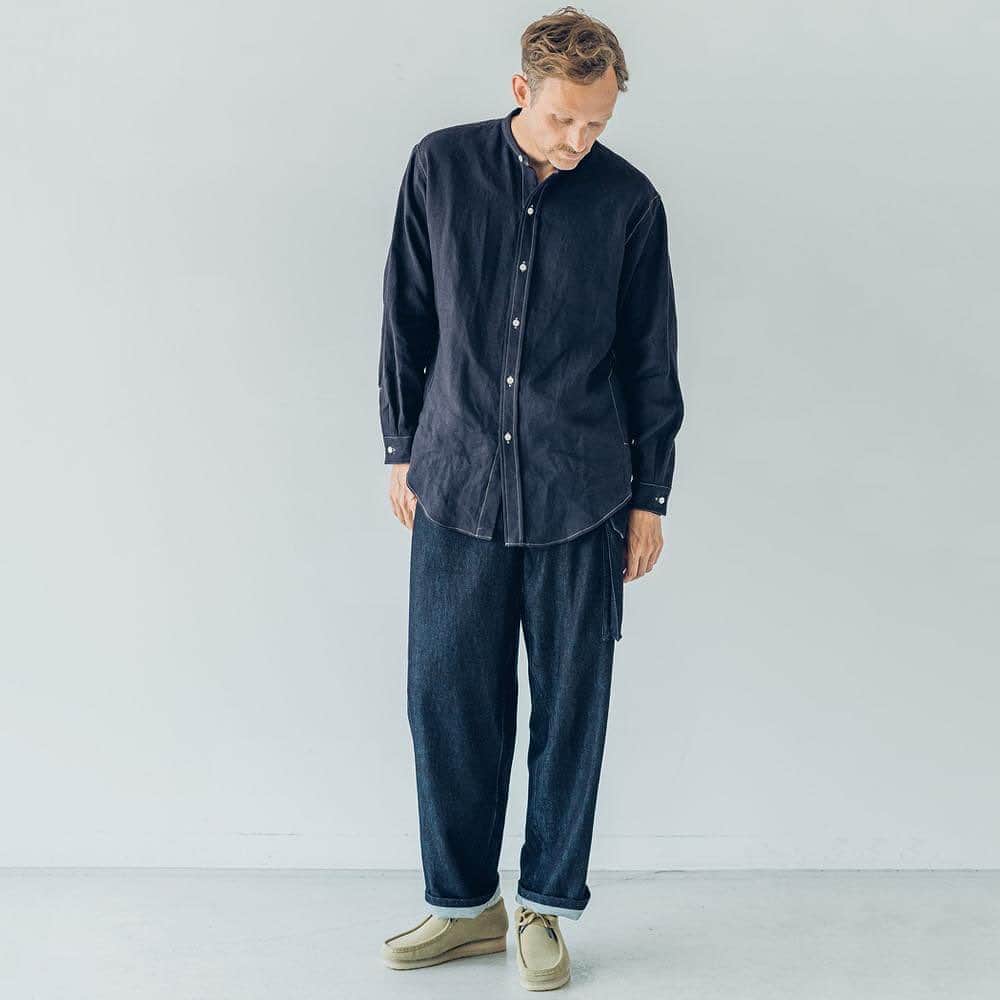Bshop officialさんのインスタグラム写真 - (Bshop officialInstagram)「HAVERSACK LINEN KURTA SHIRT ￥21,000+tax . ウォーム感のある独特な風合いの起毛リネンを使用したクルタシャツ。 着込むほどに味わい深くなり、経年変化を楽しめます。 . 脇のマネーポケットや、配色のステッチワークが特徴です。 . #HAVERSACK #20AW #bshop #bshop_onlinestore」10月22日 12時46分 - bshop_official