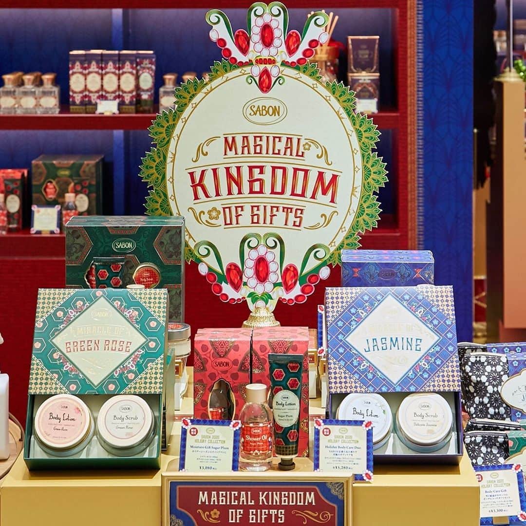 SABON Japanさんのインスタグラム写真 - (SABON JapanInstagram)「【11/3(火)まで！伊勢丹新宿店ポップアップストア開催中】﻿ ホリデーコレクション2020伊勢丹新宿店先行販売ポップアップショップが伊勢丹新宿店本館1階＝化粧品/プロモーションに期間限定でオープン！﻿ 全国販売に先駆けて数量限定発売となる「ホリデーコレクション2020」をお楽しみいただけます。﻿ ご予約開始早々に完売した"限定コフレ"や、毎年瞬時に完売する"アドベントカレンダー"の数量限定先行販売も！﻿ 様々な限定ギフトセットに加え、大人気スクラブ洗顔"フェイスポリッシャー"や、ヘアケアラインなど一部レギュラーアイテムもご用意しております。﻿ ﻿ 詳しくは、公式サイト、プロフィール欄のハイライト「伊勢丹新宿店」をご覧ください。﻿ https://www.sabon.co.jp/news/20201007﻿ ﻿ ＜開催概要＞﻿ ・期間：2020年10月21(水)～11月3日(火・祝)﻿ ・場所：〒160-0022 東京都新宿区新宿3-14-1﻿ 伊勢丹新宿店本館１階＝化粧品/プロモーション﻿ ・営業時間：10：00～20：00　※伊勢丹新宿店の営業時間に準ずる﻿ ※都合により変更または中止となる場合がございます。予めご了承ください。﻿ ﻿ ＜"アドベントカレンダー"先行販売＞﻿ 期間中、10/28(水)より300点限定数で発売いたします。﻿ 28日(水)からのアドベントカレンダーの販売につきまして、購入をご希望のお客さまには28日(水)・29日(木)・30日(金)の３日間で購入確約券を配布いたします。﻿ ※アドベントカレンダーのお買いあげは、お一人さま２点限りとさせていただきます。﻿ ※meeco・お電話注文の販売はございません。﻿ ﻿ ご購入についての詳細は伊勢丹新宿店店舗情報ページよりご確認ください。﻿ https://www.isetan.mistore.jp/shinjuku/shops/beauty/beauty/shopnews_list/shopnews02117.html﻿ ﻿ ﻿ #sabon #SABONギフト#SABONホリデーコレクション #数量限定 #christmascoffret #christmascollection #holidaycollection #christmas#holiday #holidays #サボン #ボディケア #シュガープラム #ホリデーコレクション #くるみ割り人形 #ギフト　#香り #ご褒美 #プレゼント #クリスマスプレゼント #プレゼント #クリスマス #クリスマスコフレ #クリスマスコフレ2020#新発売#伊勢丹新宿店#伊勢丹新宿#ポップアップ#先行発売#シュガープラムの香り」10月22日 18時21分 - sabon_japan