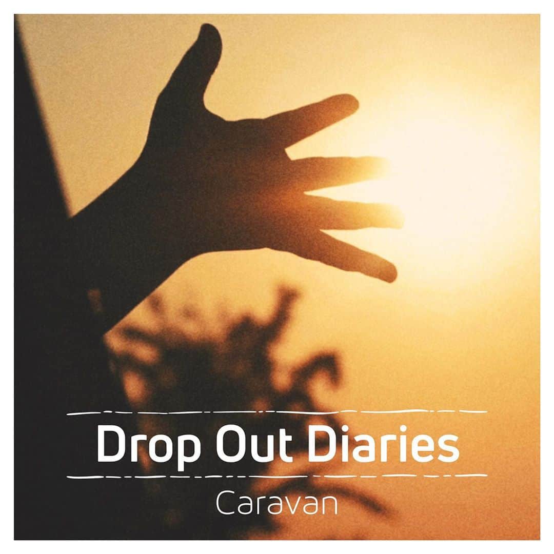 Caravanのインスタグラム：「2020.10.22  日付変わって10/23より  アルバムに先駆けて一曲  配信、ストリーミング開始します。  目の前にあるモヤを  突き抜けたい想いで作った曲です。  良かったら聞いて下さい。  プロフィールのリンクから  配信サイト等 飛んでみてください。」